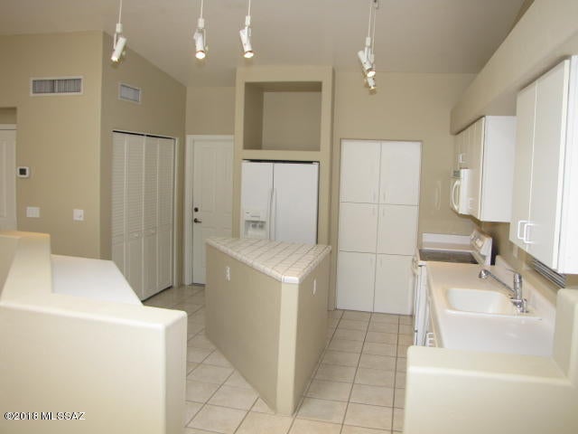 River At North Campbell (1-59) - Residential Lease