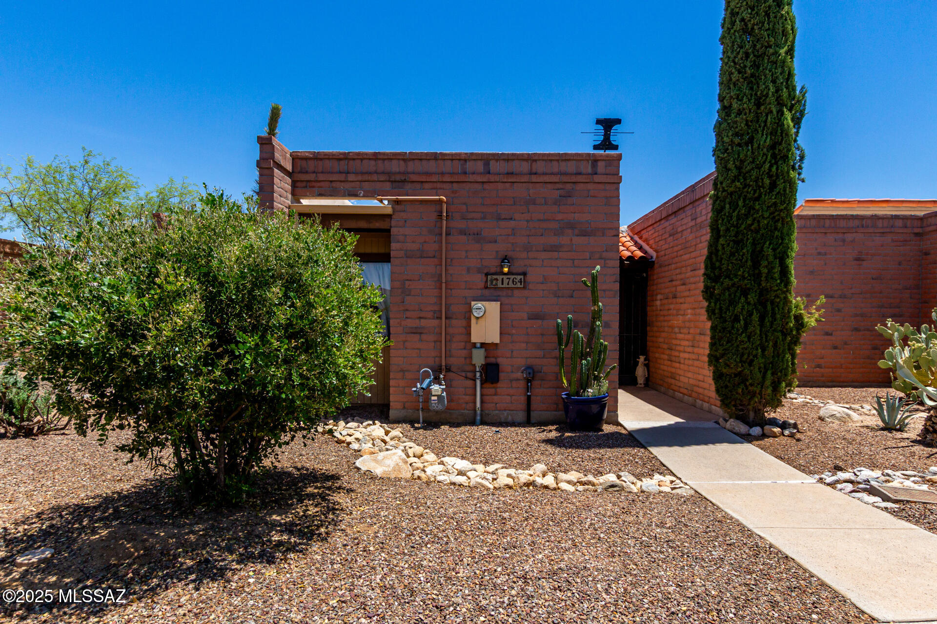 Welcome to 1764 W Dalehaven Circle, a beautifully updated 2-bedroom, 2 bathrooms, and an enclosed climate-controlled Arizona room, detached townhome in the peaceful and well maintained La Cholla Hills, 55 plus community. This rare gem offers the privacy of a single family home with no shared walls. Step into a thoughtfully remodeled interior featuring a fully updated kitchen with sleek stainless steel GE Profile appliances, elegantly crafted granite countertops, a stunning gem like backsplash, and soft close alder cabinetry. Enjoy the convenience of pull out shelving. Laundry room equipped with a stacked Frigidaire washer, dryer and tankless water heater. Both bathrooms have been tastefully renovated with granite vanities, upgraded tile flooring, modern lighting and plumbing fixtures. The guest bedroom features updated 2023 Berber carpet. The enclosed Arizona room is fully tiled and provides year-round enjoyment with peaceful patio views. See the documents tab for a detailed list of numerous upgrades. The HOA covers access to two pools, spa, tennis, pickleball, bocce ball, shuffleboard courts, landscaping, trash recycling, and a community center for various lectures and social functions. Serenity, natural beauty and security abound in this community. Enjoy all the benefits of a low maintenance lifestyle with the comfort, style, and privacy of a detached home. Whether you're sipping your morning coffee in the Arizona room, sitting outside taking in the beauty of the desert landscape, or hosting friends in the open concept living space, this home delivers unmatched charm and livability in the heart of La Cholla Hills.