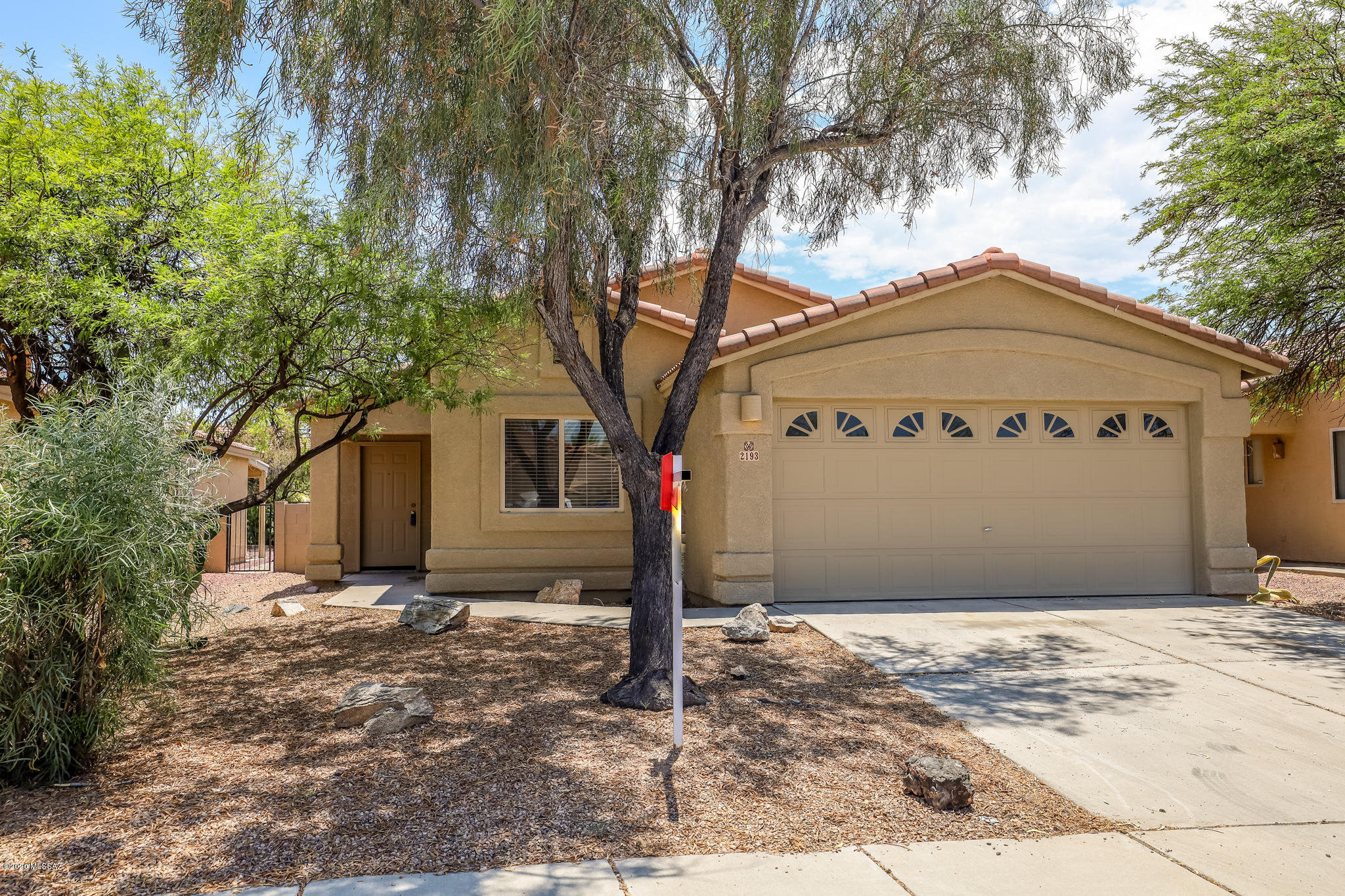Brand new carpet and interior paint, this home is located in a small subdivision with excellent location to I-10, .A couple of blocks north of Grant gives excellent downtown and freeway access