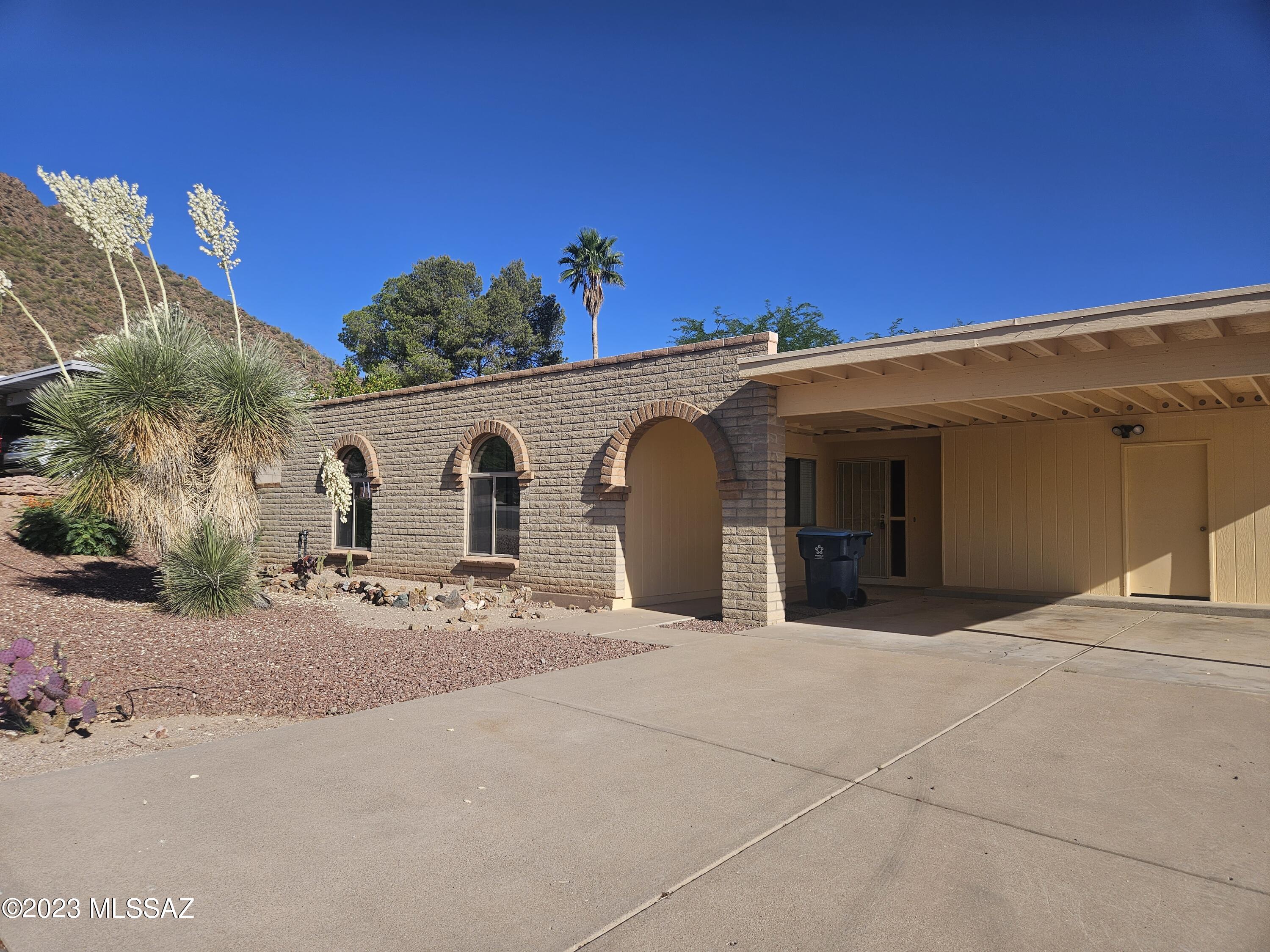 3 Bed/2 bath Southwest style home with beautiful views on a large lot. Living room has a fireplace off kitchen. All Appliances incl. washer & dryer. Stove new in 2016, dishwasher new in 2017.  Small dogs considered with pet deposit. Beautiful mountain and sunset views. Call for a showing appointment. This won't last long!