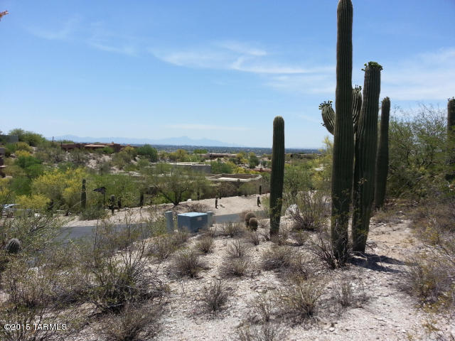 1.21 ACRE RIDGE TOP LOT WITH OUTSTANDING MOUNTAIN AND CITY VIEWS IN PRESTIGIOUS, GUARD GATED HACIENDA DEL SOL ESTATES. QUIET AND PRIVATE LOCATION FOR YOUR CUSTOM HOME IN THE CATALINA FOOTHILLS SCHOOL DISTRICT. ONE SELLER IS A LICENSED REAL ESTATE BROKER IN ARIZONA