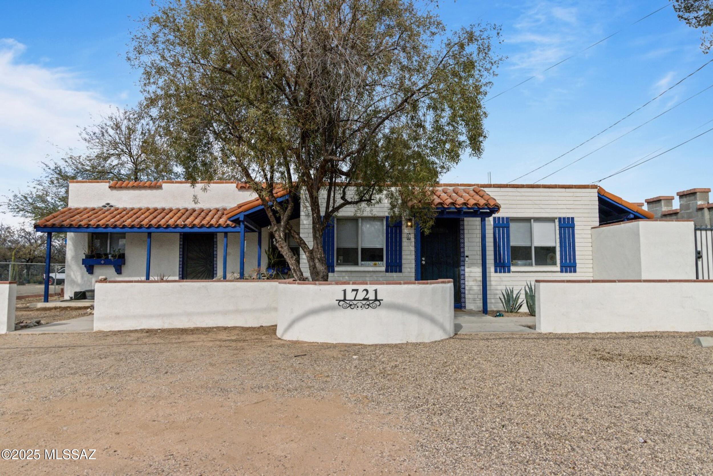 Less than 5 minutes from the Mountain Avenue bike path. This well maintained duplex has a bike score of 99! A location that leaves little to be desired, 5 minutes from dozens of restaurants, grocery stores, Banner Hospital, and the University of Arizona.
Each unit has a gas range, its own washer and dryer, and a sizable backyard. 4 off street parking spaces available for your tenants convenience. Both units are currently leased through 7/31/2025. Text/Call Listing Agents to set up a viewing.
