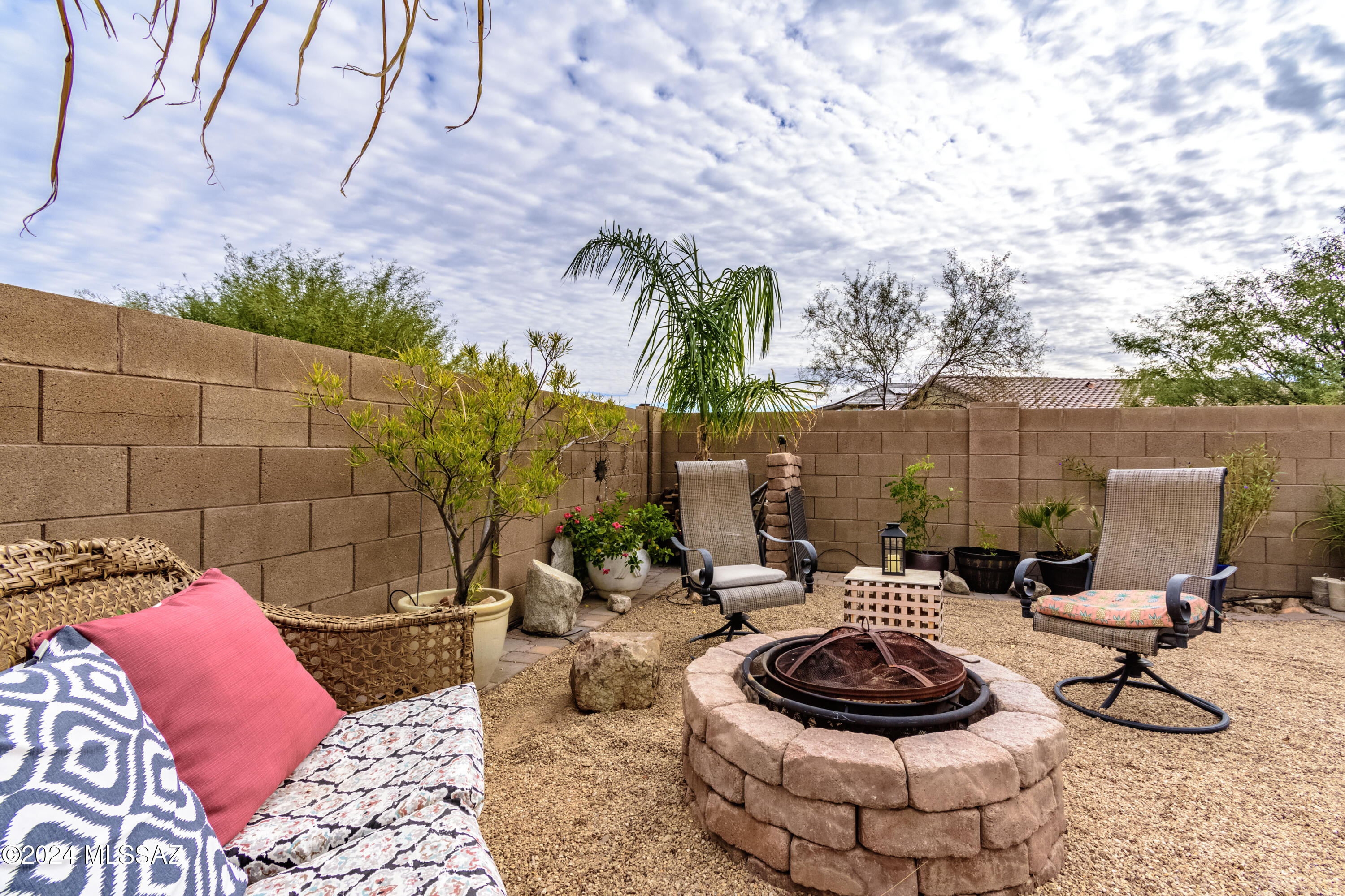 Rancho Vistoso NGHB 10 PCLS S,U & V - Residential