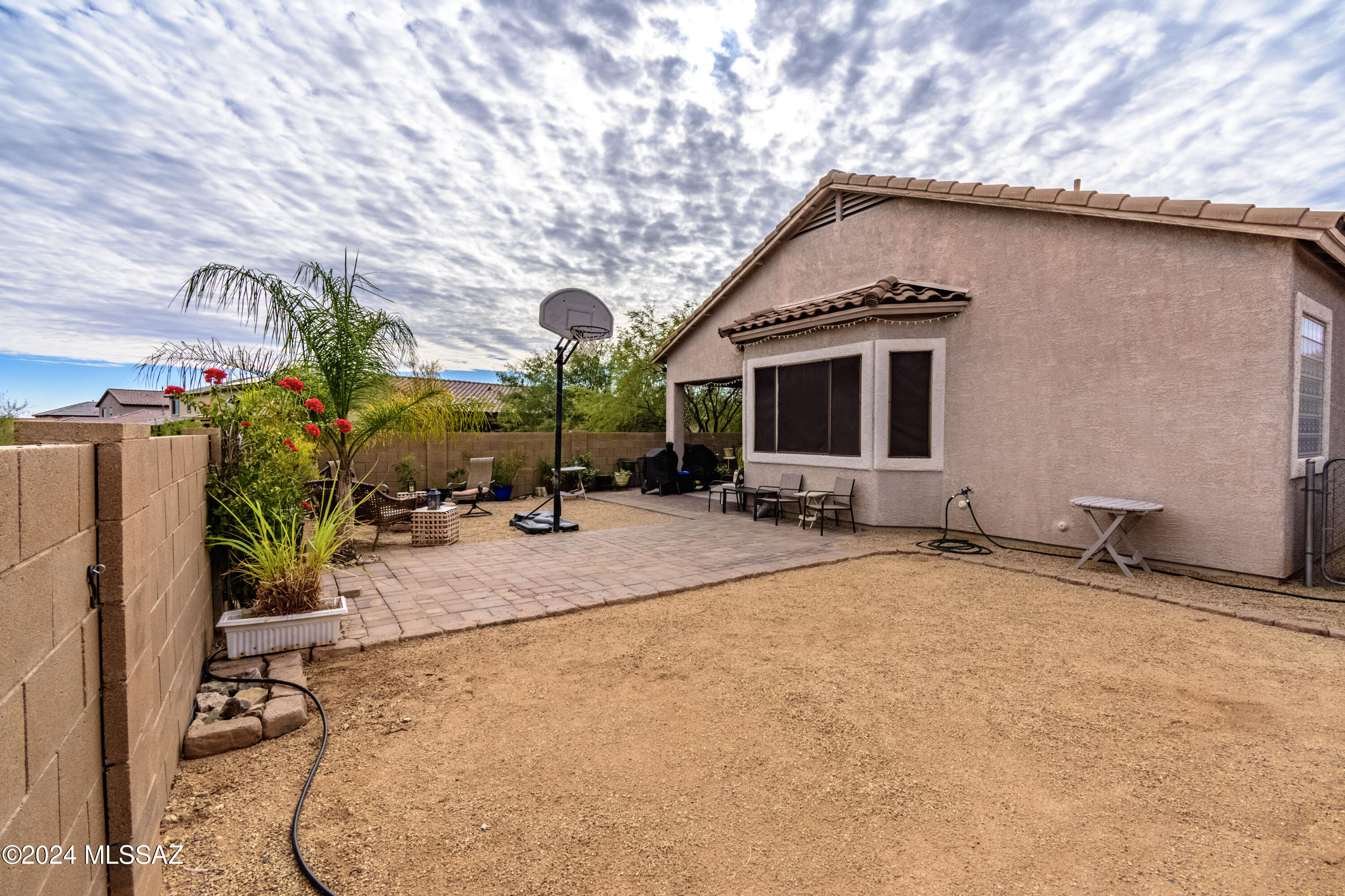 Rancho Vistoso NGHB 10 PCLS S,U & V - Residential