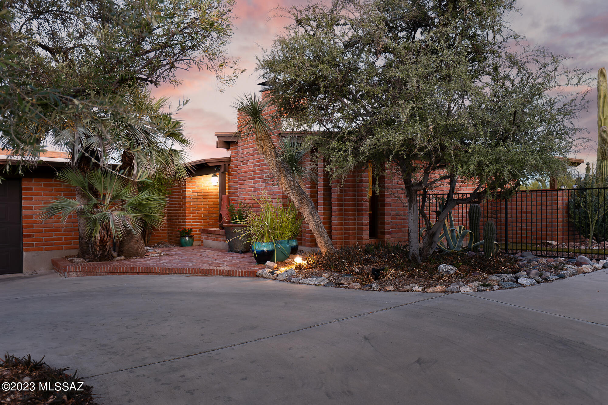 Beautifully designed, up to date, move-in ready, classic burnt adobe-style home located in prime Foothills neighborhood on a quiet cul-de-sac with gorgeous, unobstructed mountain views. Inviting floorplan offers a large family room w/wood burning fireplace & dining area w/wet bar.  Recently updated Chef's kitchen features Jenn-Air & Miele appliances, beautiful granite counters, island, prep sink, custom cabinets and finishes.  Large master suite features a cozy sitting area, private patio &  separate his & her walk-in closets along with dual vanities, a walk-in shower and large soaking tub. Backyard is like a private desert retreat w/a covered patio, sparkling pool, hot tub, outdoor kitchen, ample room to entertain & plenty of wildlife to enjoy watching.  Highly rated schools..... ......Detached 3 car garage w/storage & built-in cabinets.