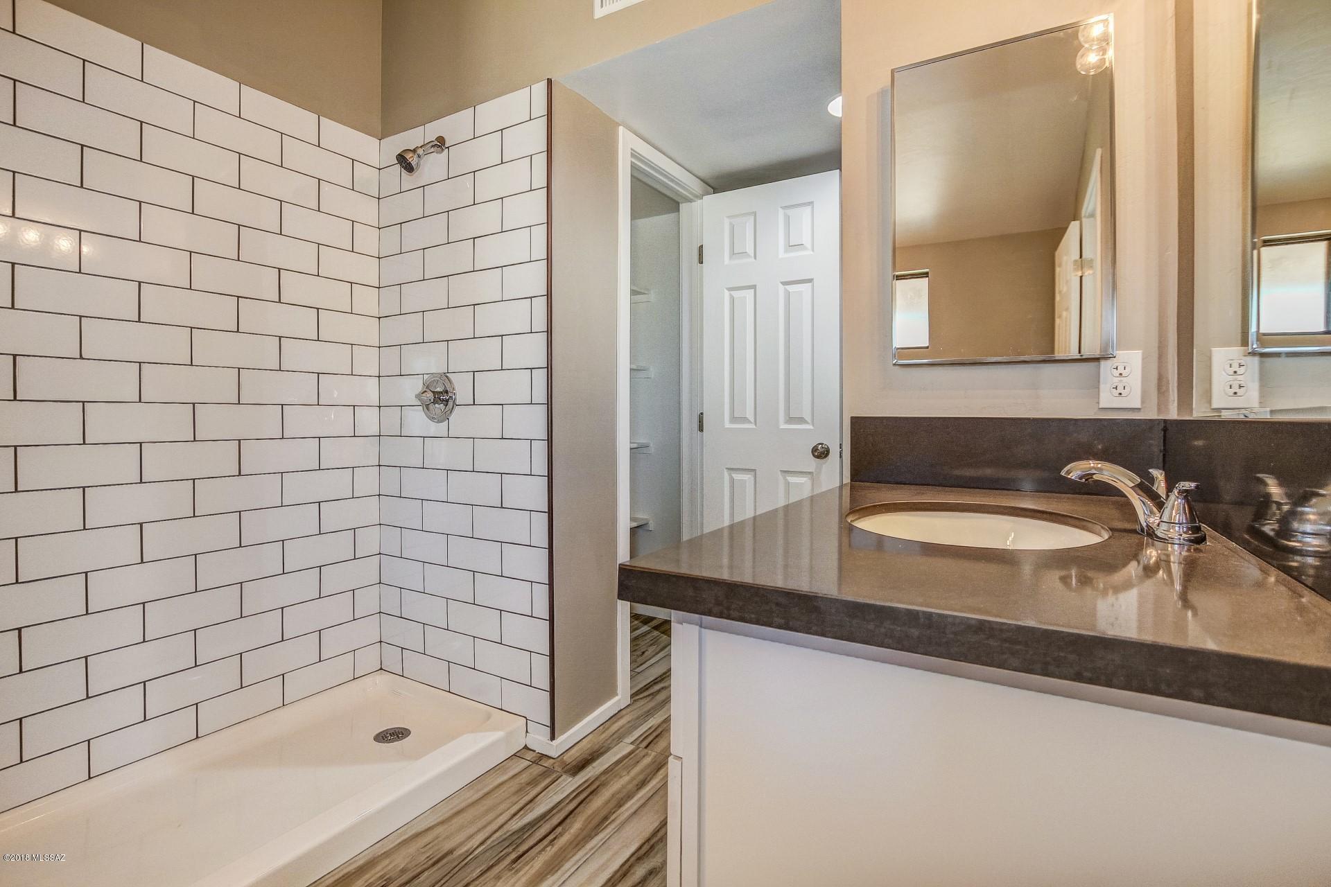 Vista Del Lago - Residential
