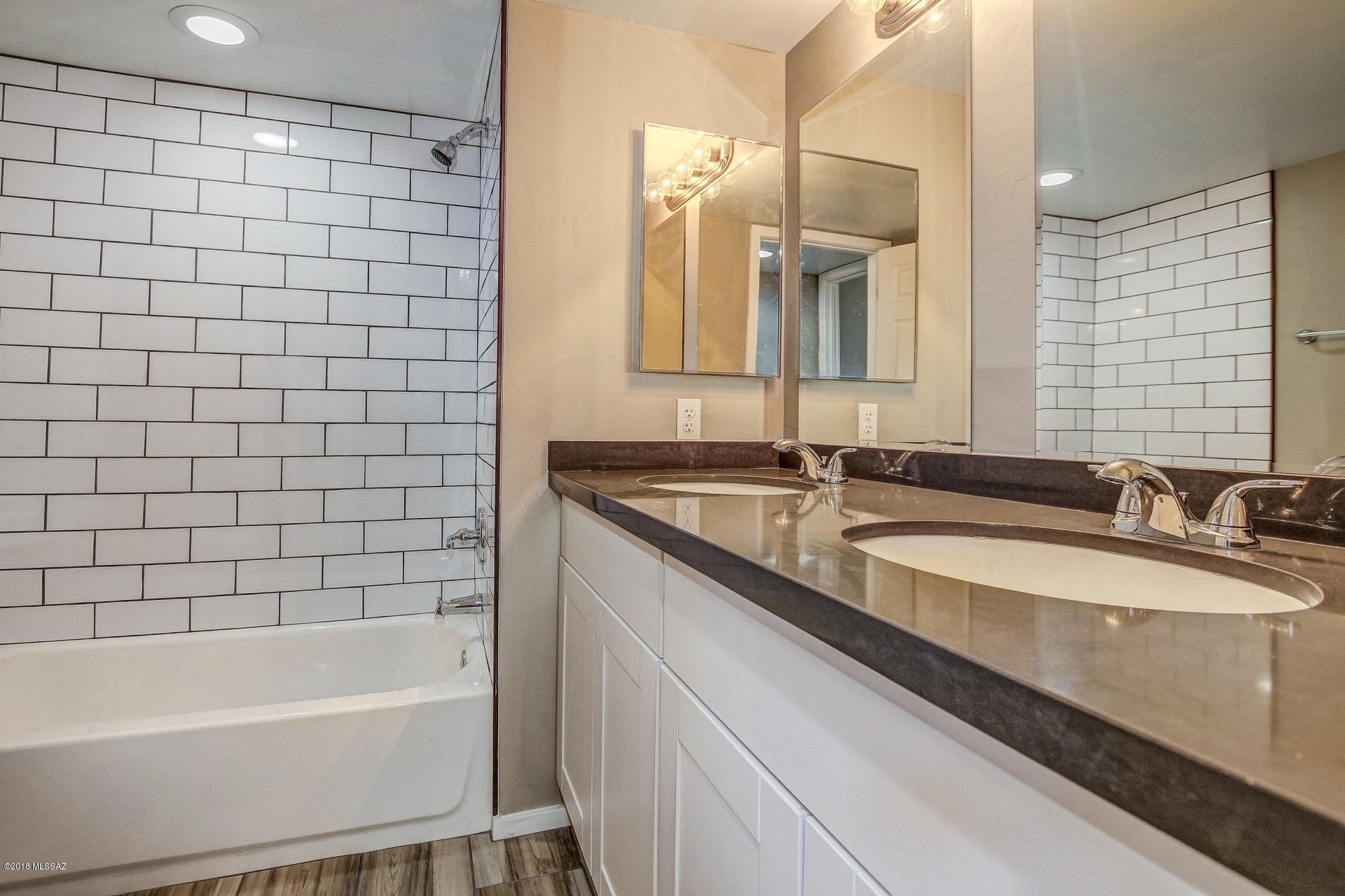 Vista Del Lago - Residential