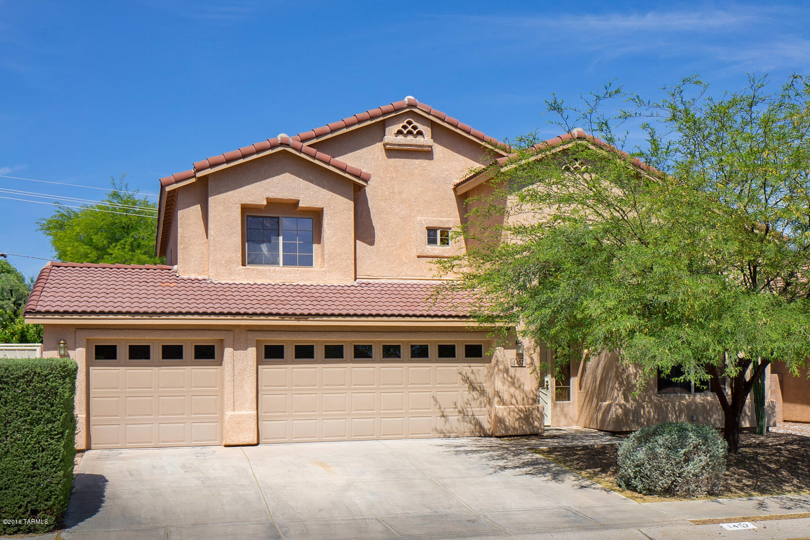 This 2 story spacious home has 5 bedrooms, 3 baths with 2 bedrooms and 1 bath downstairs. Living room & formal dining plus a kitchen that opens to a separate family room. Kitchen has lots of work space with a large separate island. Stainless Steel dishwasher, gas range/oven & built in microwave are only 5 years old with refrigerator, front loading washer & dryer staying with the home at no charge.
Highly efficient upgraded HVAC system ($18,000)installed 2010, Tankless water heater & water softener. Entire interior freshly painted. Low care backyard has covered patio and professionally designed with pavers, bushes, trees & decorative rock. Huge master bedroom with additional sitting area/office & a balcony to enjoy. Master bath has separate vanities, separate shower & tub.