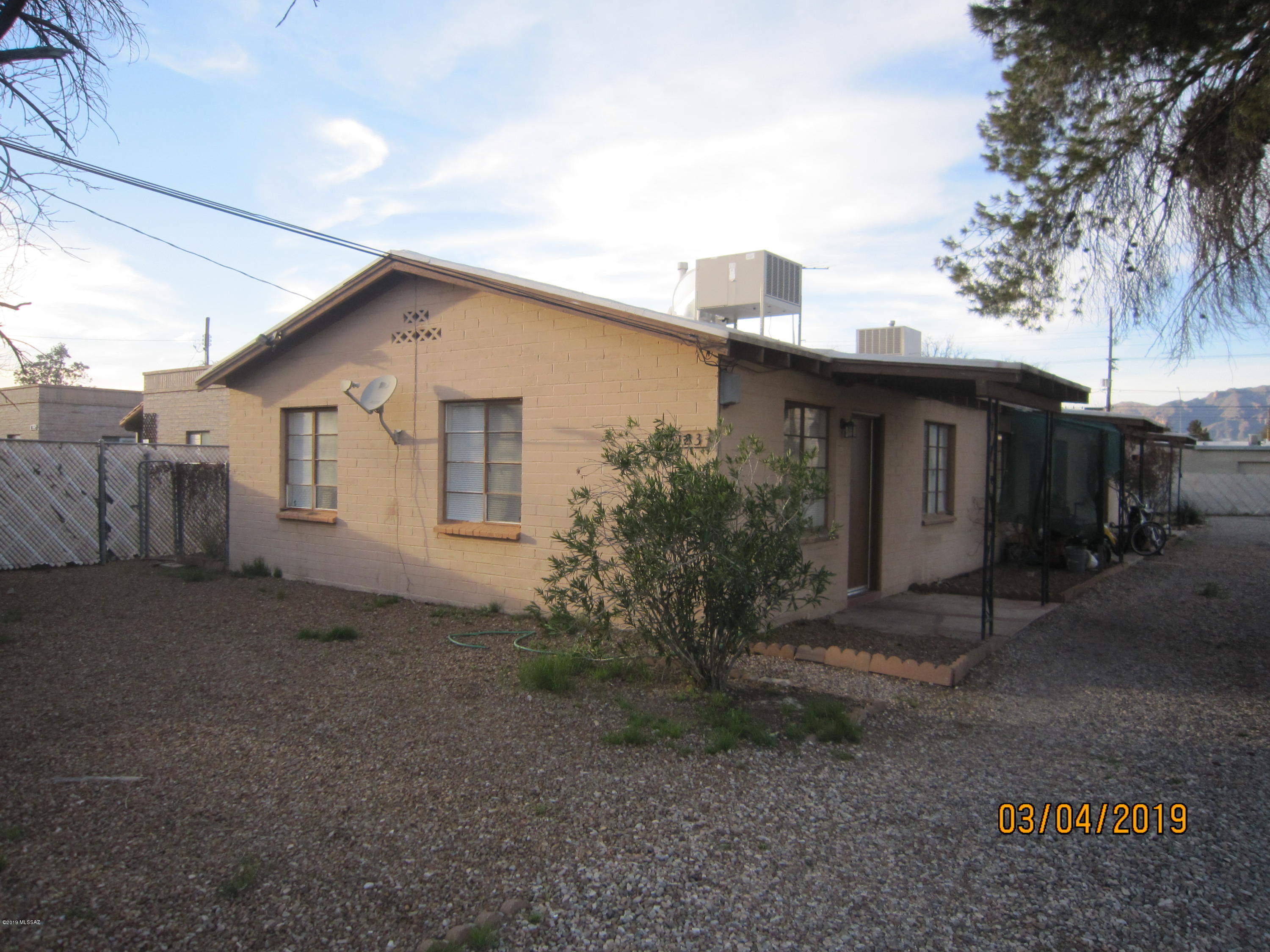 4123 E North Street A. Great Central Location. 1 BR/1 BA Triplex End unit available. Tile throughout! Big country kitchen with room for your dining room table. Separate laundry room with washer hook-up in the unit. Small fenced yard. Plenty of off street parking. Fridge & gas stove are included. 1 Pet okay with a $200 deposit per pet & Owner approval.
Water/Sewer/Trash Pick-up paid by owner.