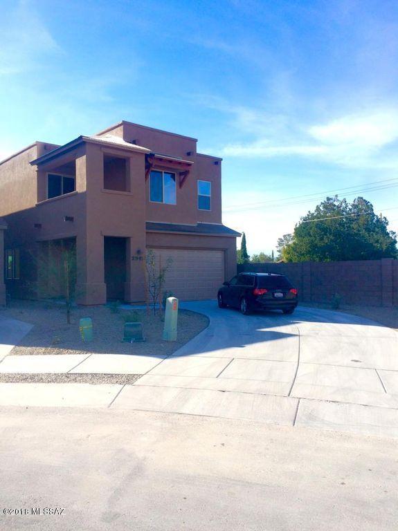 Miramonte at Glenn 4 Bed/2.5 Baths/ Newer single family house. 1975 SQ FT. Ready for new tenants 7/1/18. Corner lot with long driveway. Kitchen has slab granite counters, modern cabinets and SS appliances. Master suite has private 2nd story deck. dual sink bathroom with separate garden tub and shower. Full size washer/dryer.  One block from Mountain Bike Path and 1.5 miles to University of Arizona. 4th Ave and Downtown Tucson. This home is offered as NON-SMOKING. Pets subject to owner approval.