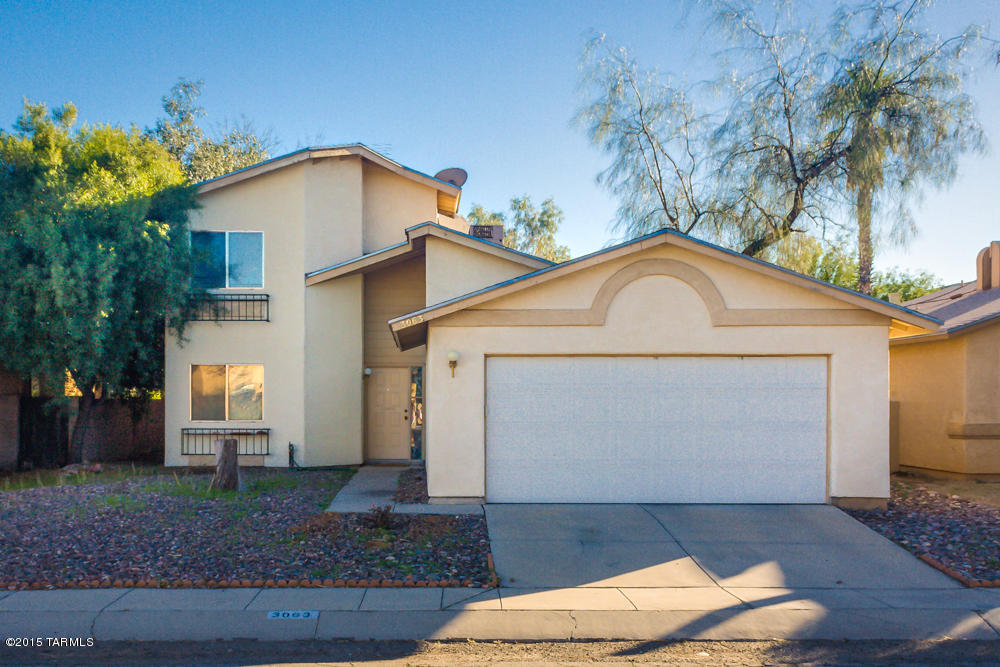3br, 2b, 2 car garage, 2 story home in Northpointe Ridge in Marana.  Enjoy the vaulted ceilings and country kitchen with plenty of cabinet space and breakfast area. Ceiling fans throughout, cozy fireplace, master bedroom is upstairs for privacy, low-care large backyard with mature trees.