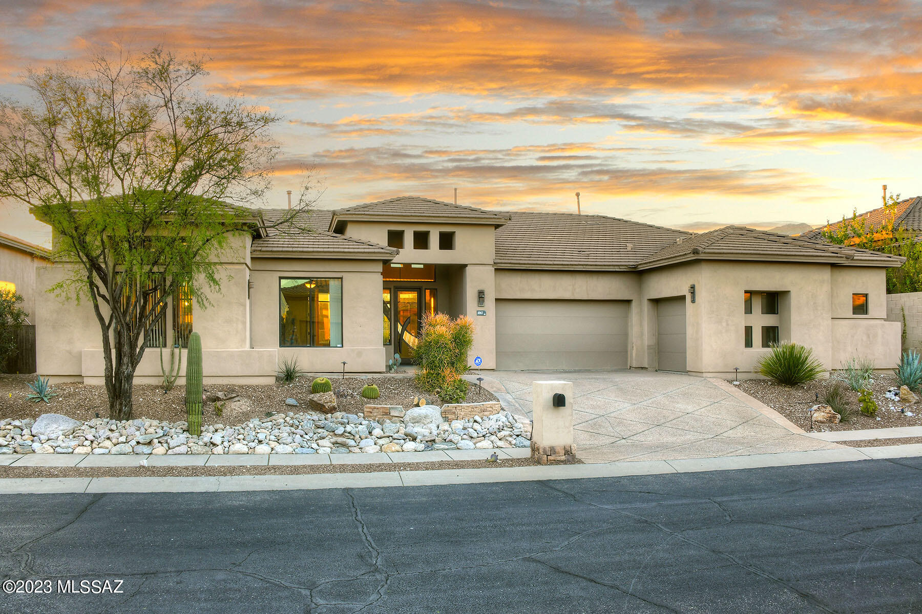 Sabino Mountain (1-290) - Residential