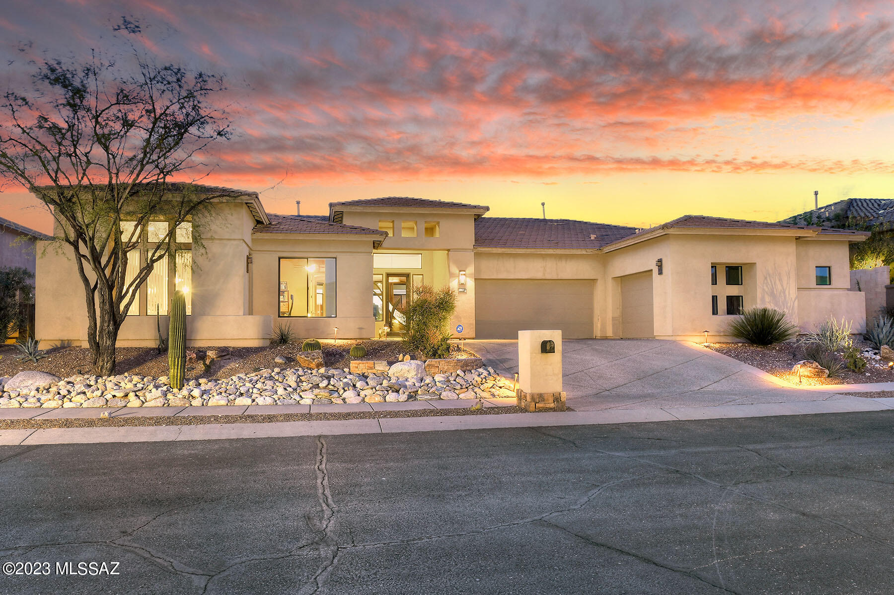 Sabino Mountain (1-290) - Residential