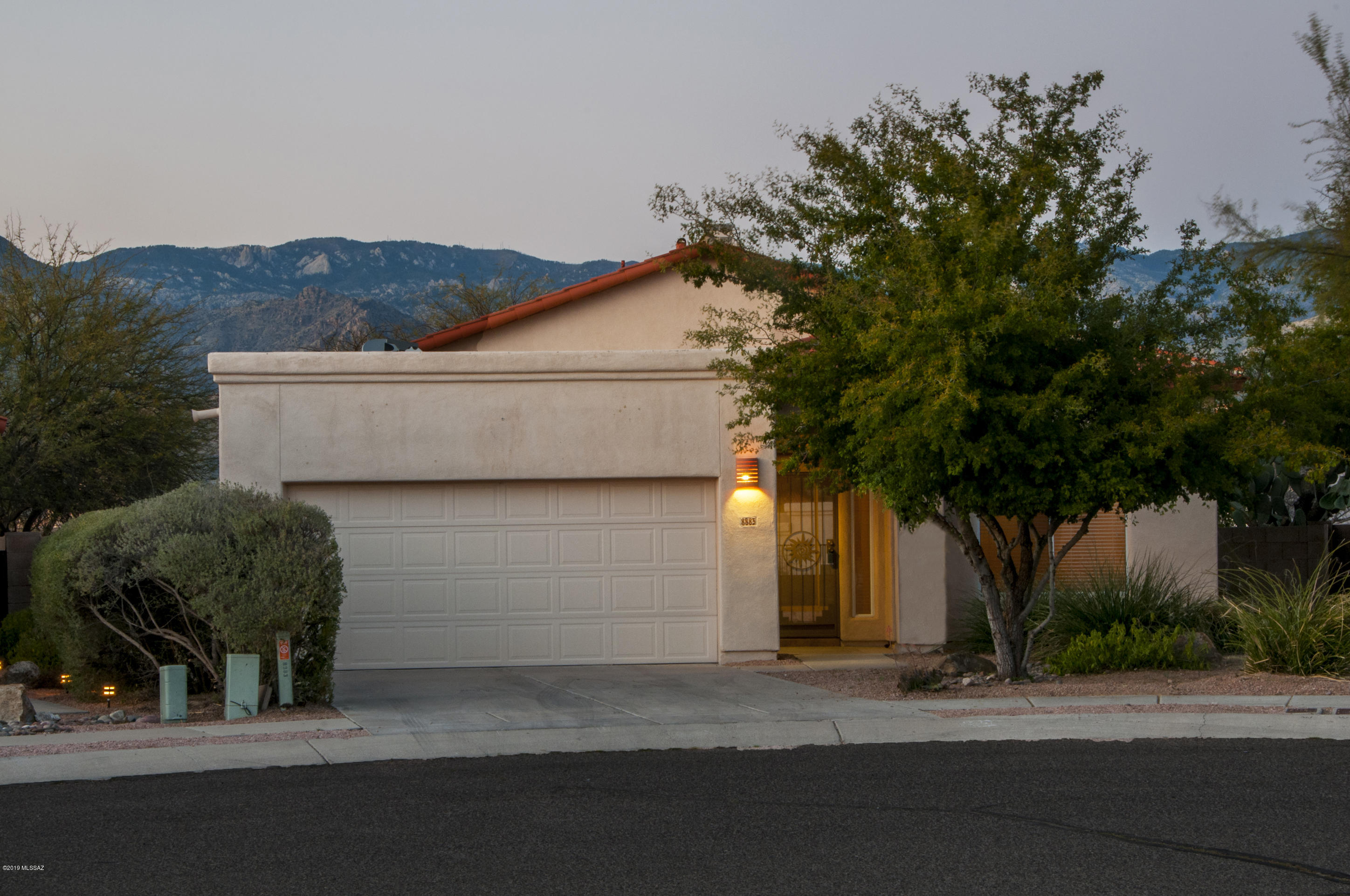 Pantano Ranch, always a favorite! Located on a huge cul-de-sac, this quality built AF Sterling home offers the best of indoor and outdoor living, with views of the Catalina Mountains.  Close to walking trails & the Isabella Lee Natural Preserve. Alder wood kitchen cabinets, concrete counter tops, a granite sink and a walk in pantry. Kitchen Island connects the kitchen to the family room offering an open and inviting space. Family room offers vaulted ceilings, fireplace and built in entertainment center. Step outside to the patio & back yard made for entertaining and enjoying the Southwest lifestyle, w/outdoor kitchen and flagstone patio.   Master bath features Alder wood cabinets, glass basin sink. Poly pipes replaced!