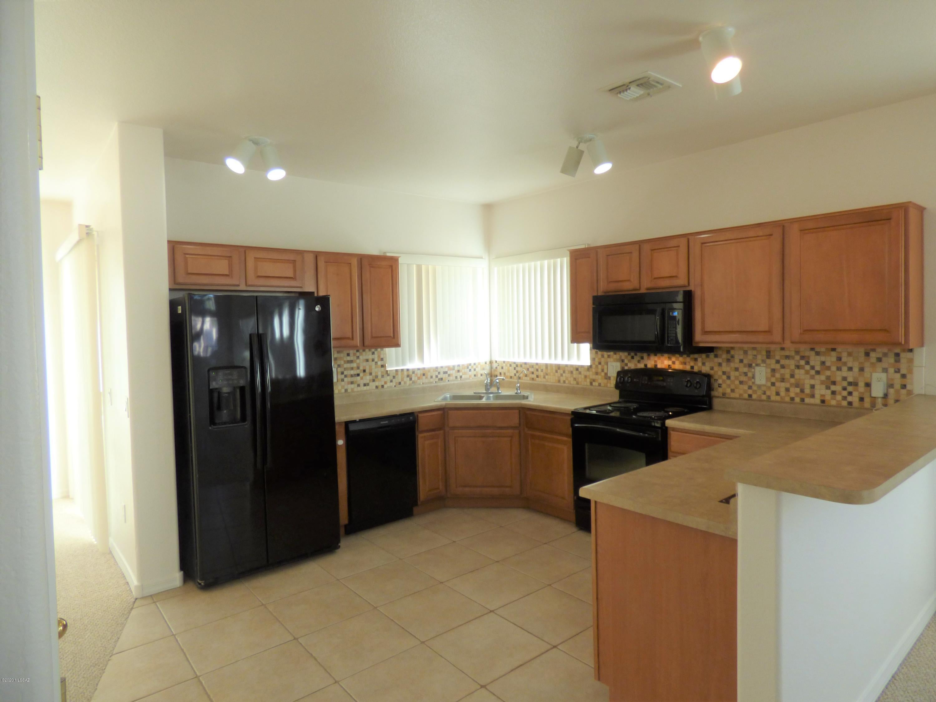 Presidio De Cancion (1-200) - Residential Lease