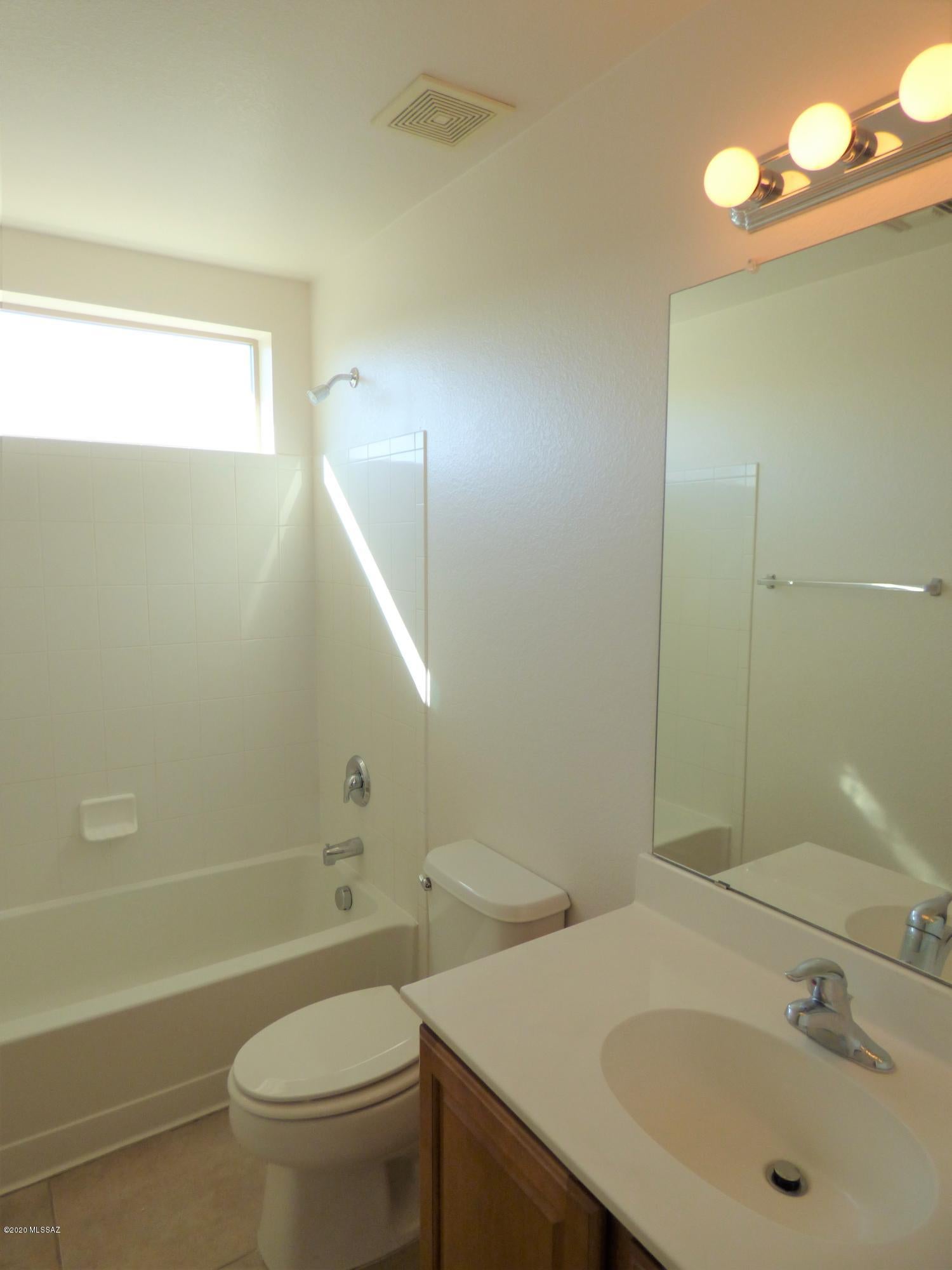 Presidio De Cancion (1-200) - Residential Lease