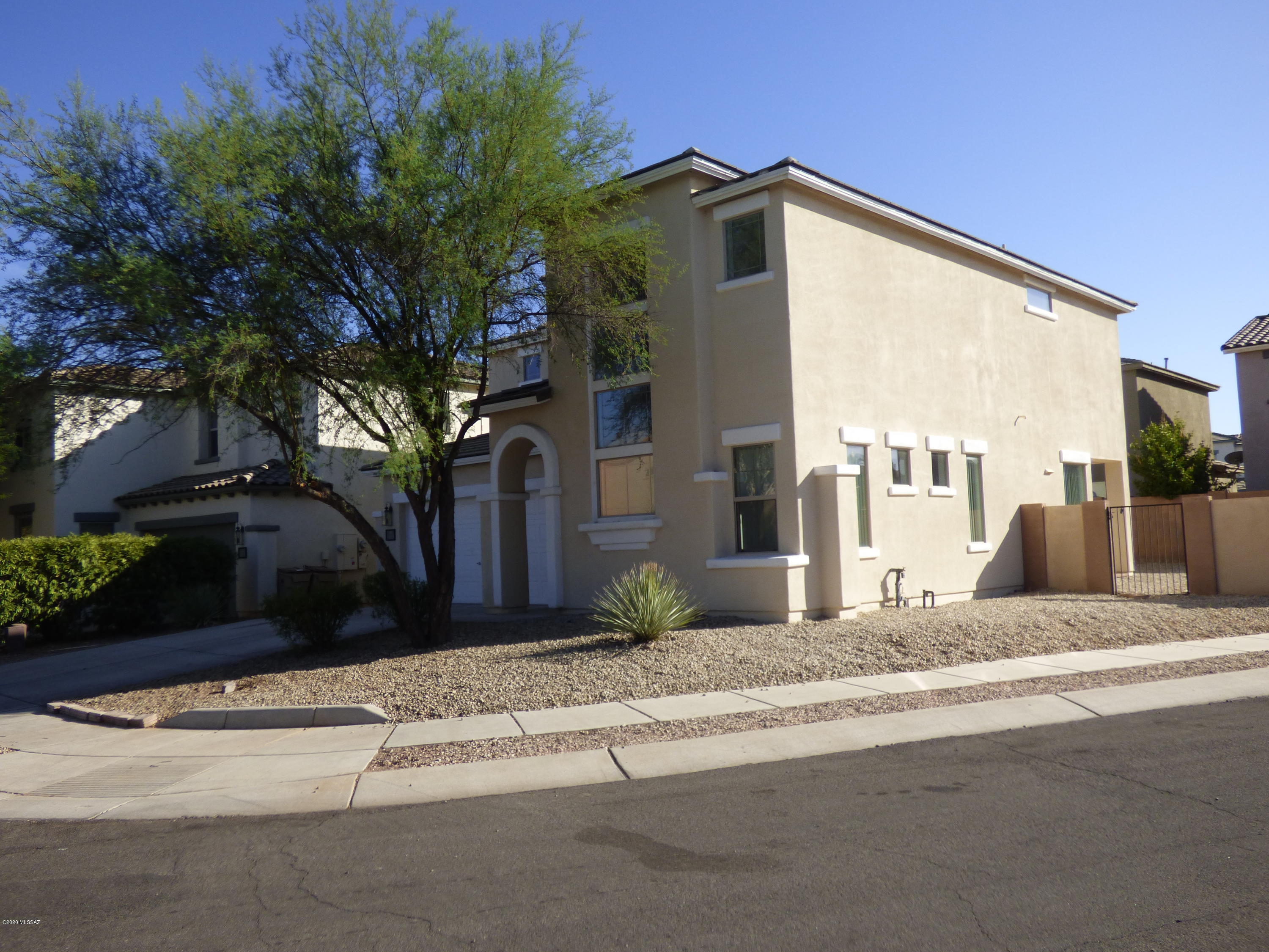Presidio De Cancion (1-200) - Residential Lease