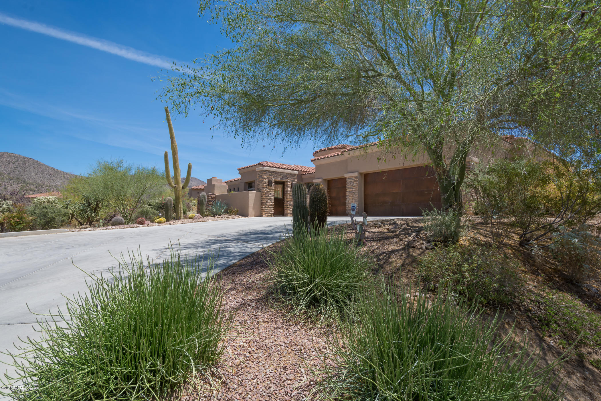 Semi-custom Dos Lagos @ Dove Mountain. Situated on South Course, Gallery Golf Club, offering privacy & Catalina views. This home boasts 3541(+/-)sf on almost 1 acre. 4 BD,3.5 BA, 3 car gar. w/rustic garage drs.Enter charming flagstone courtyd w/FRPL & bustling fountain. New HDWD floors, custom paint, alder doors & closets. Gourmet greatroom kit. w/maple cabinets, SS GE profile appl. w/5 gas burner stove top, granite counters.
Island w/deep pullout shelves. Dramatic 14 ft ceilings, Stone front FRPL w/Mesquite mantel in LR, FR offers addn'l stone wall w/FRPL. Master Bath w/ dual copper sinks. Walk-in shower & soak tub. Two walk-in organized closets in master. 4th BD is opt. den w/hickory built-ins. Flagstone BKYD patio w/built-in BBQ, FRPL & fruit trees. Furnishings avail on bill of sale.
