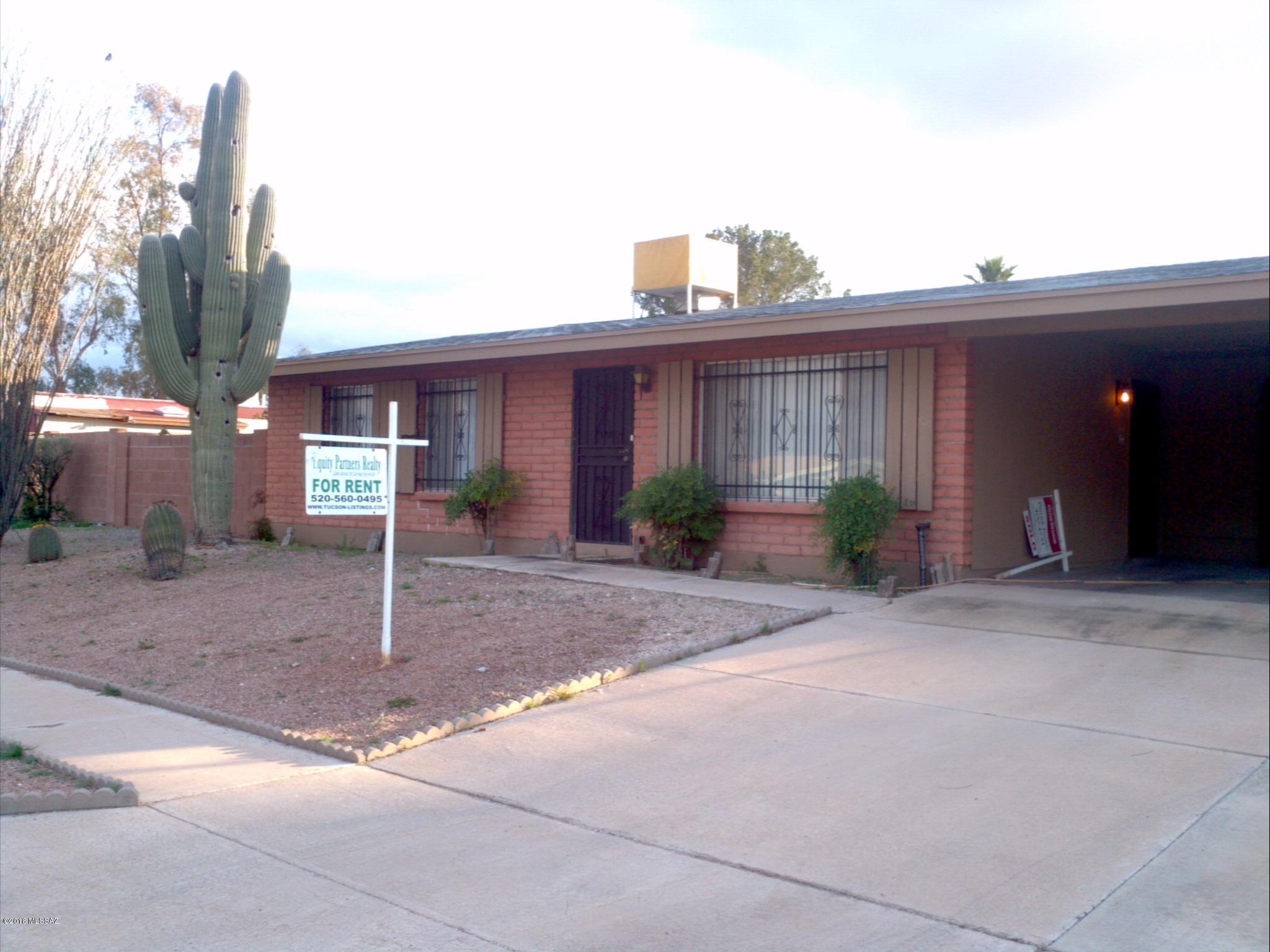 Very cute 3 bedroom 2 bath home in Lakeview subdivision. Carport and fenced back yard. Stove and dishwasher included.