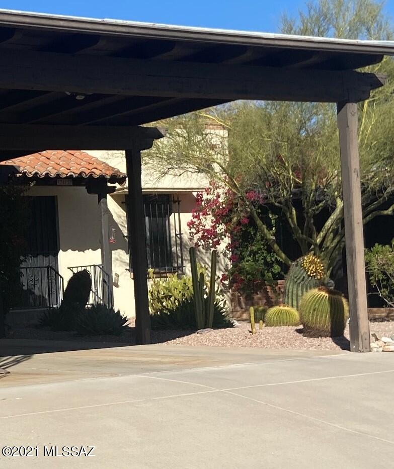 Condo Townhome located in the Catalina Foothills.  Pueblo style home with carport, patio, and landscaped backyard.