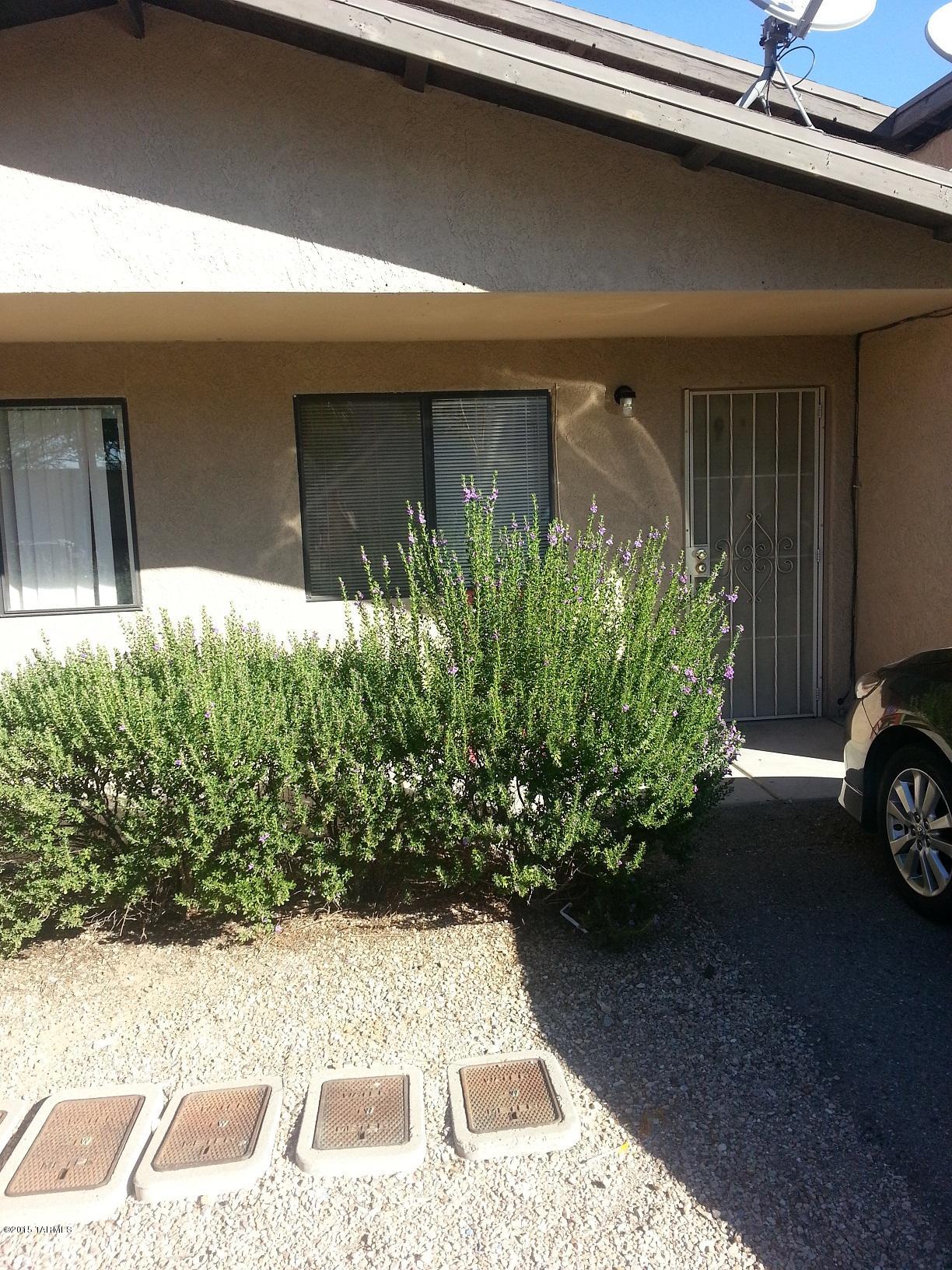 Nice 2 bedrooms with 2 full baths. Great centrally located unit with secluded feel.  Home comes with all kitchen appliances, even washer/dryer.  
Call now to schedule showing!
