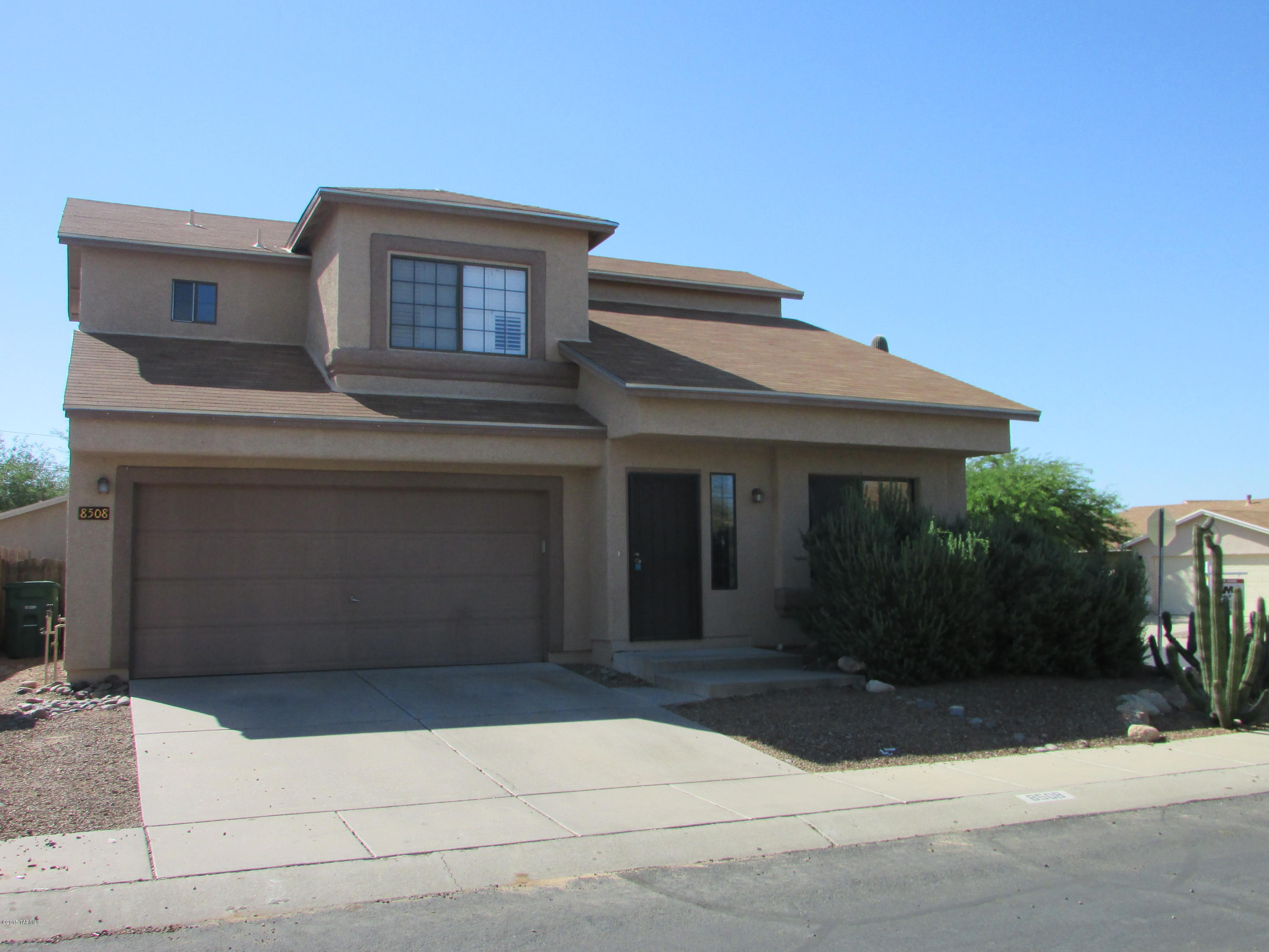 Beautiful 2 story 3br/3ba on the northwest side, close to the beautiful Omni Resort! Stainless steel fridge and gas stove, carpet and tile. This spacious home  with both a family and living room. Large Master bedroom with master bath that has both a Tub and separate shower. Great yard with grassy area and views!