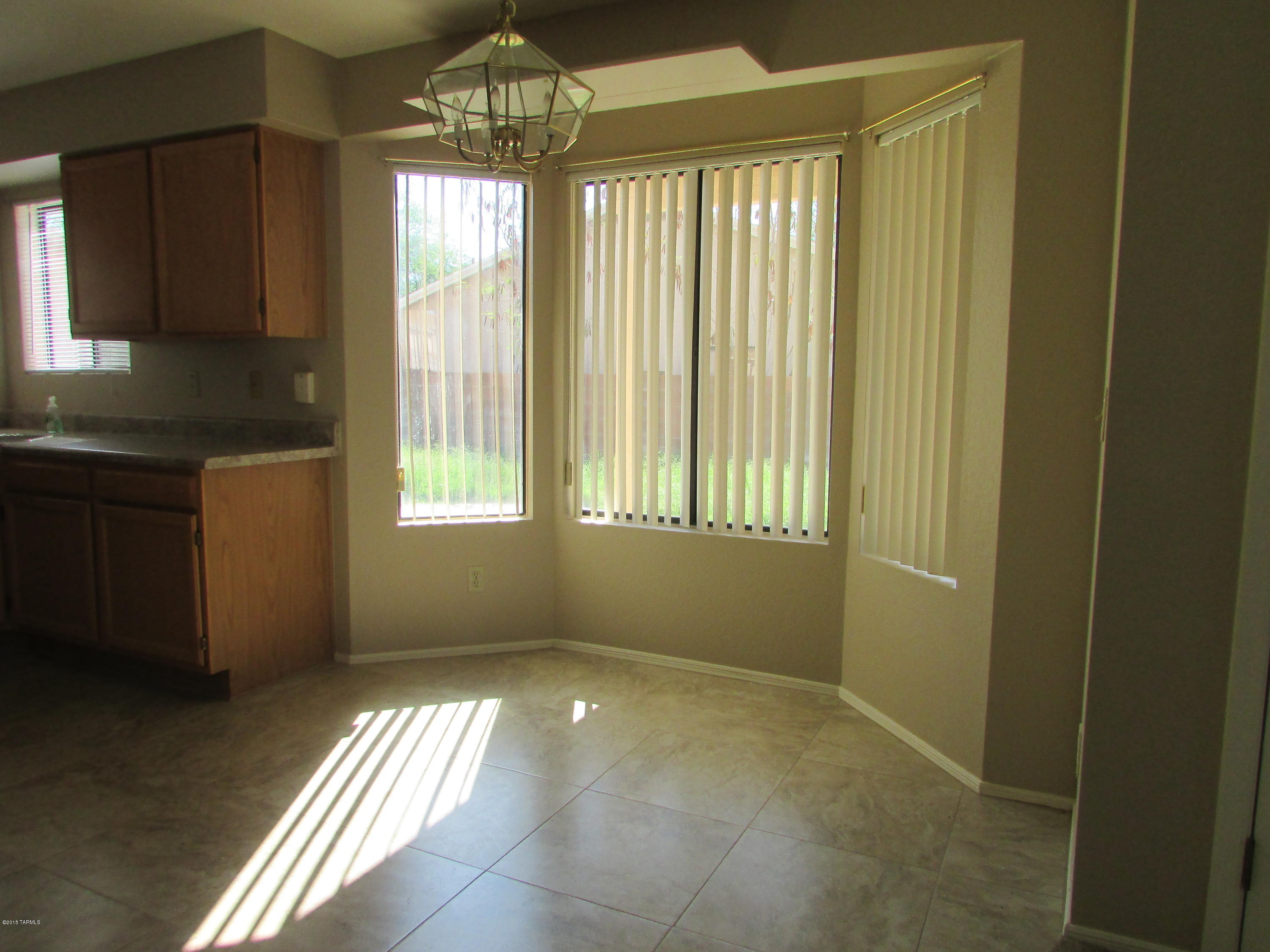 Country Club(1-221) - Residential Lease