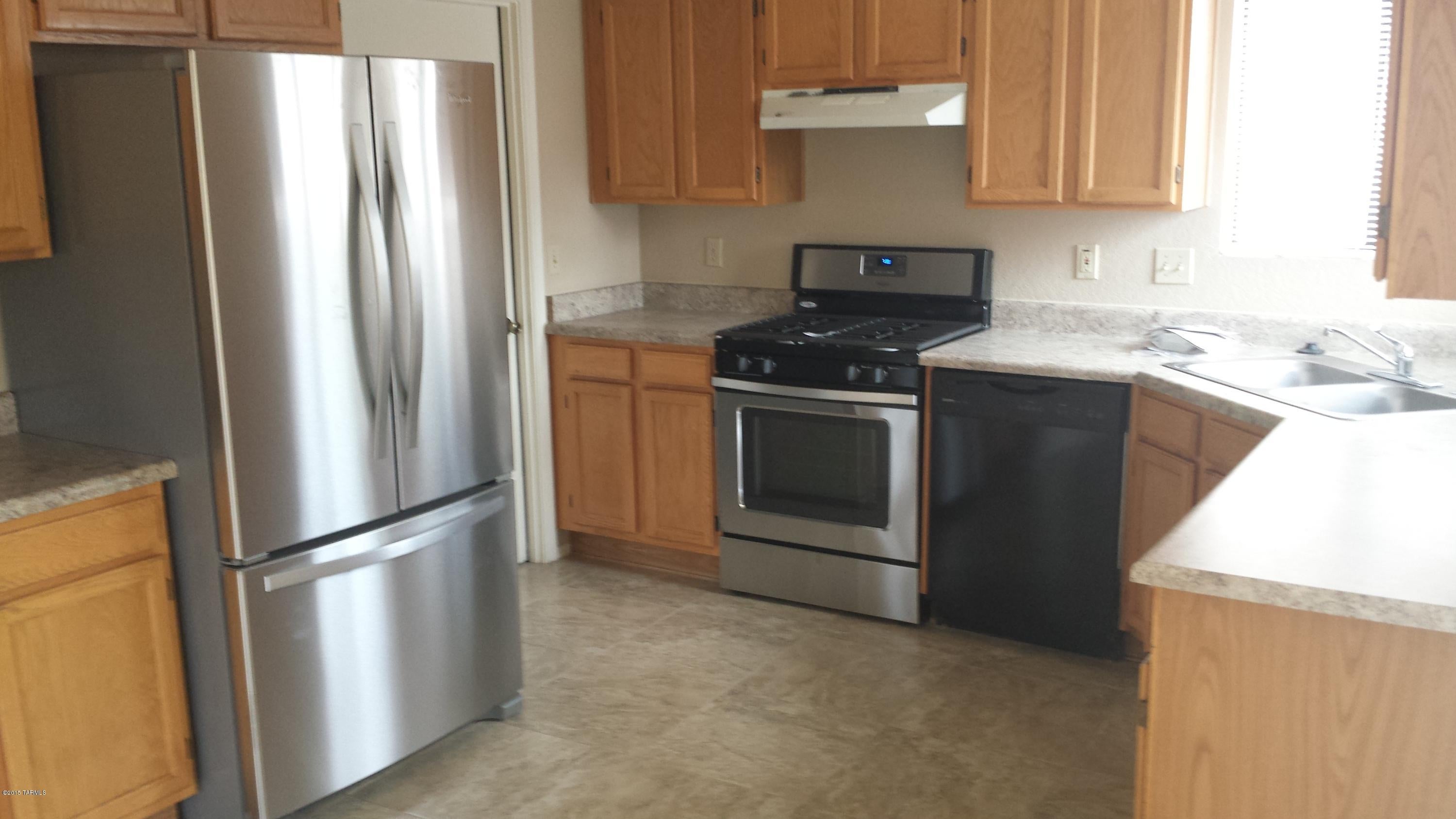 Country Club(1-221) - Residential Lease