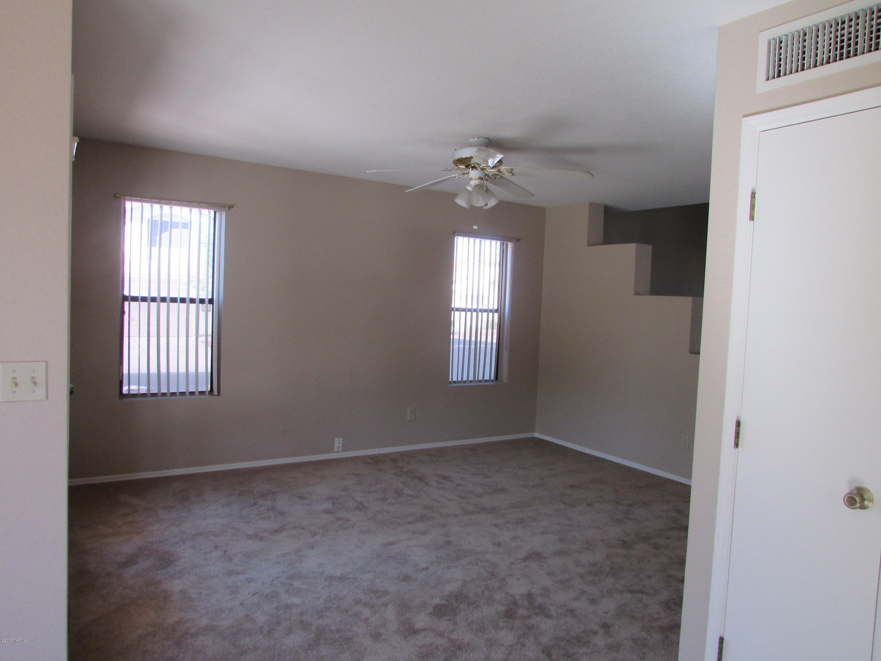 Country Club(1-221) - Residential Lease