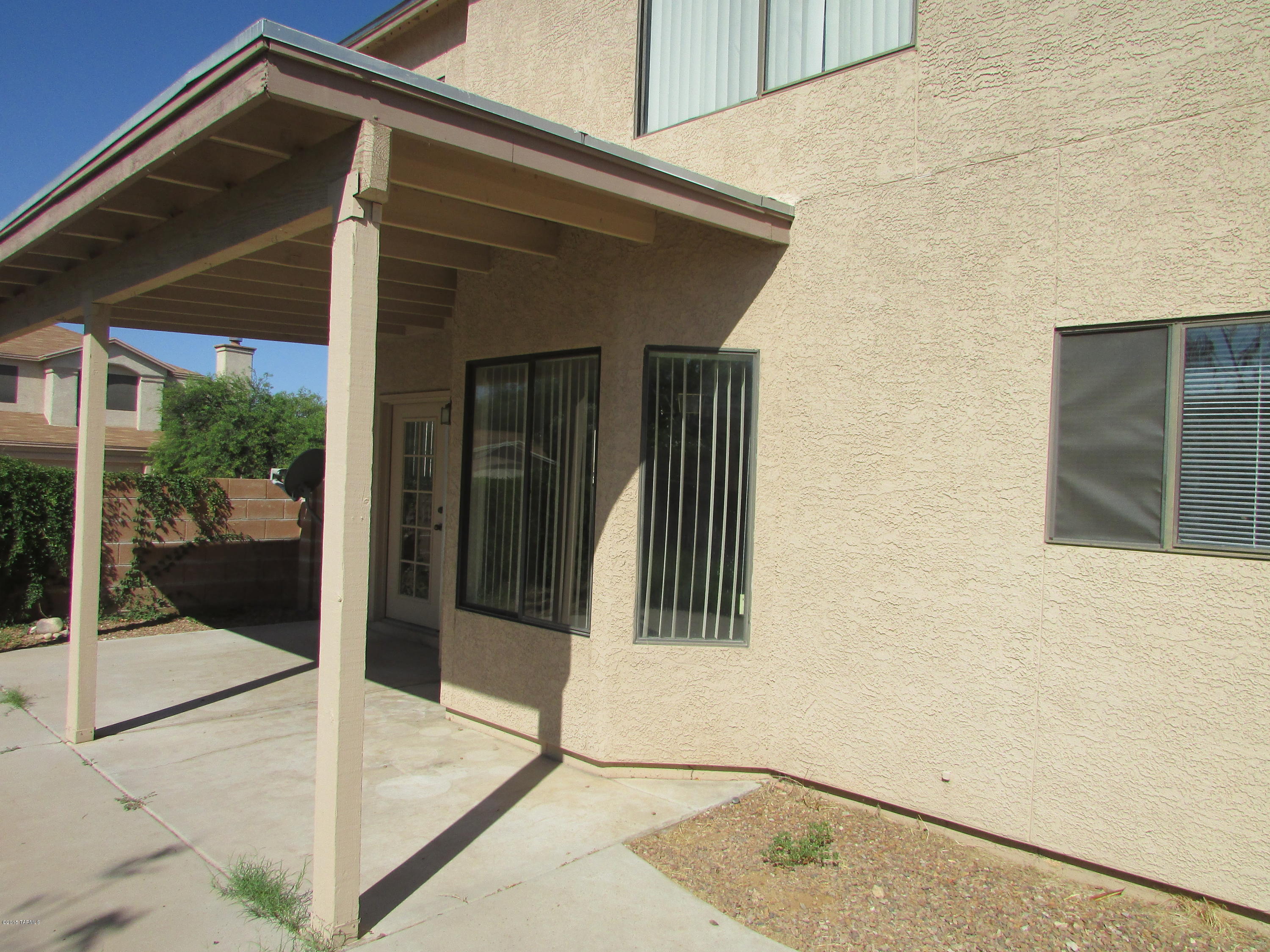Country Club(1-221) - Residential Lease