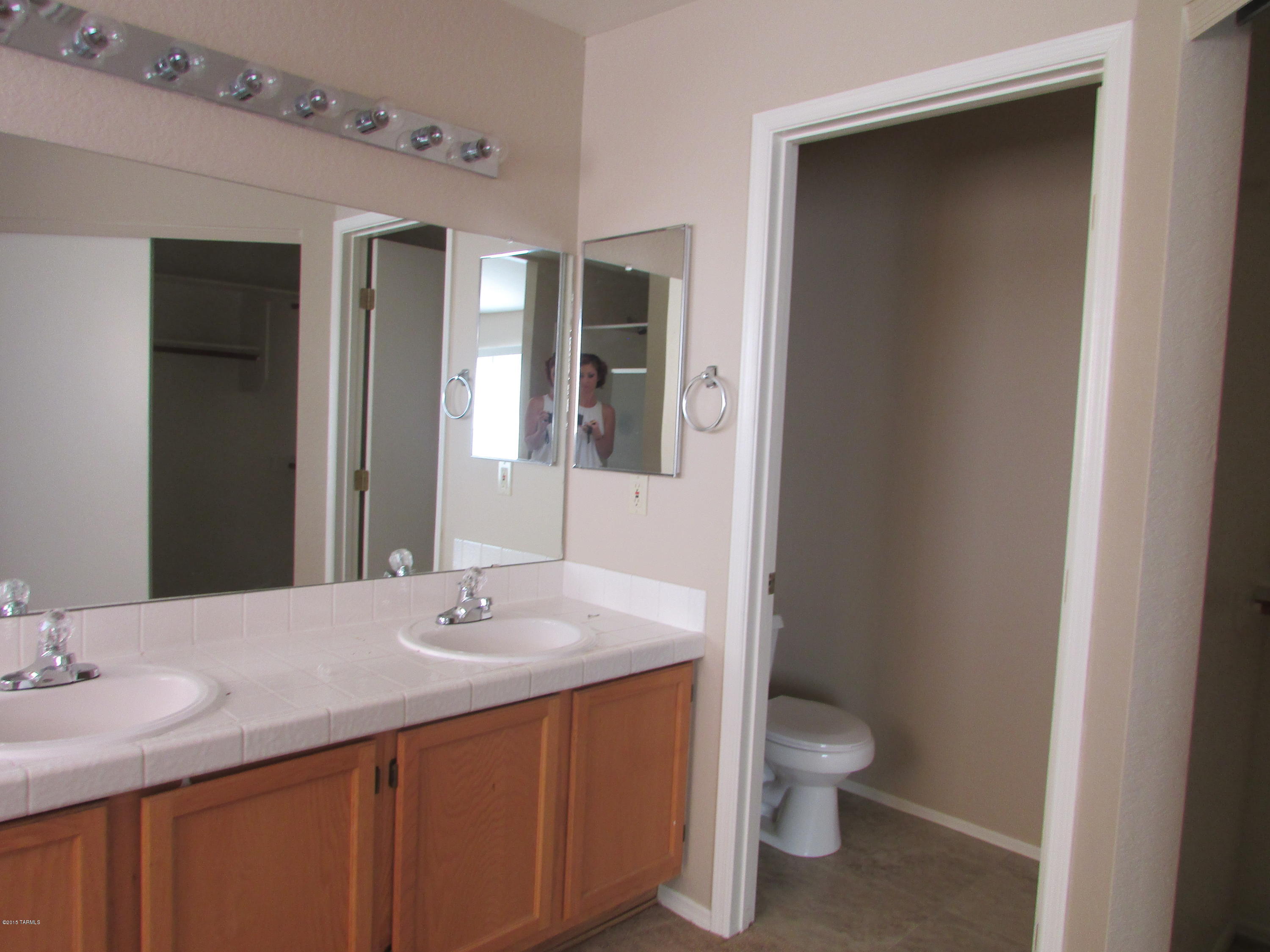 Country Club(1-221) - Residential Lease