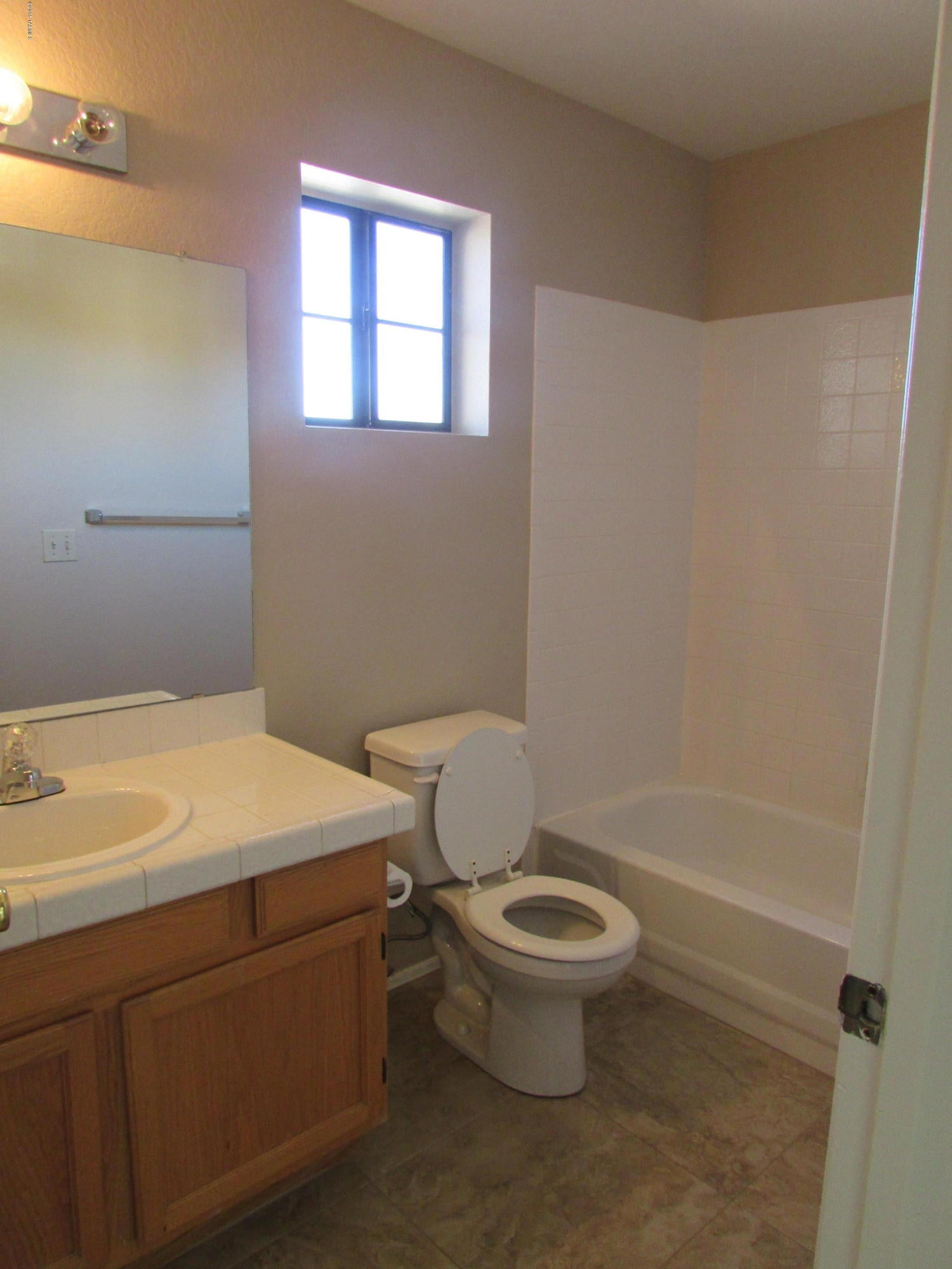 Country Club(1-221) - Residential Lease