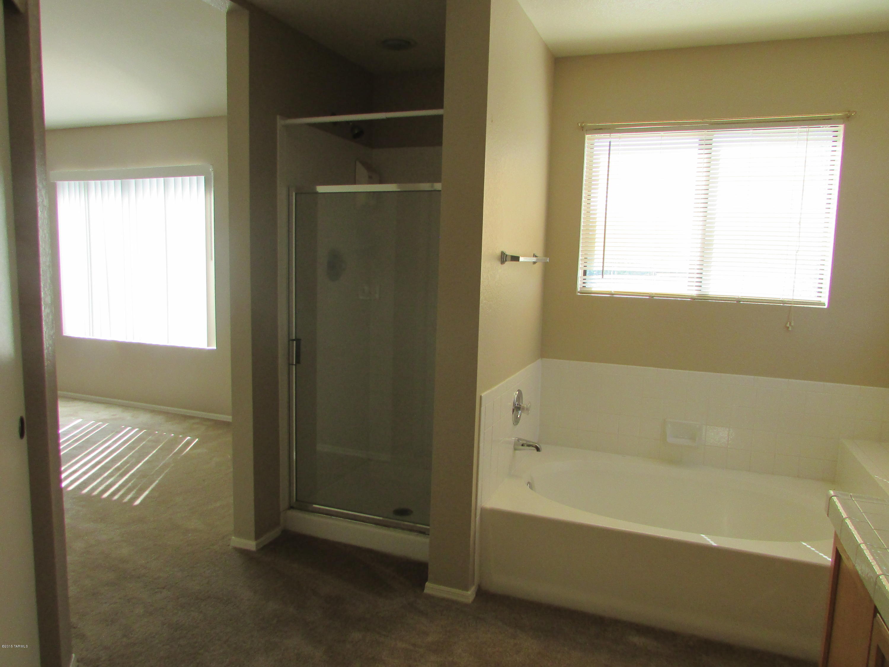 Country Club(1-221) - Residential Lease