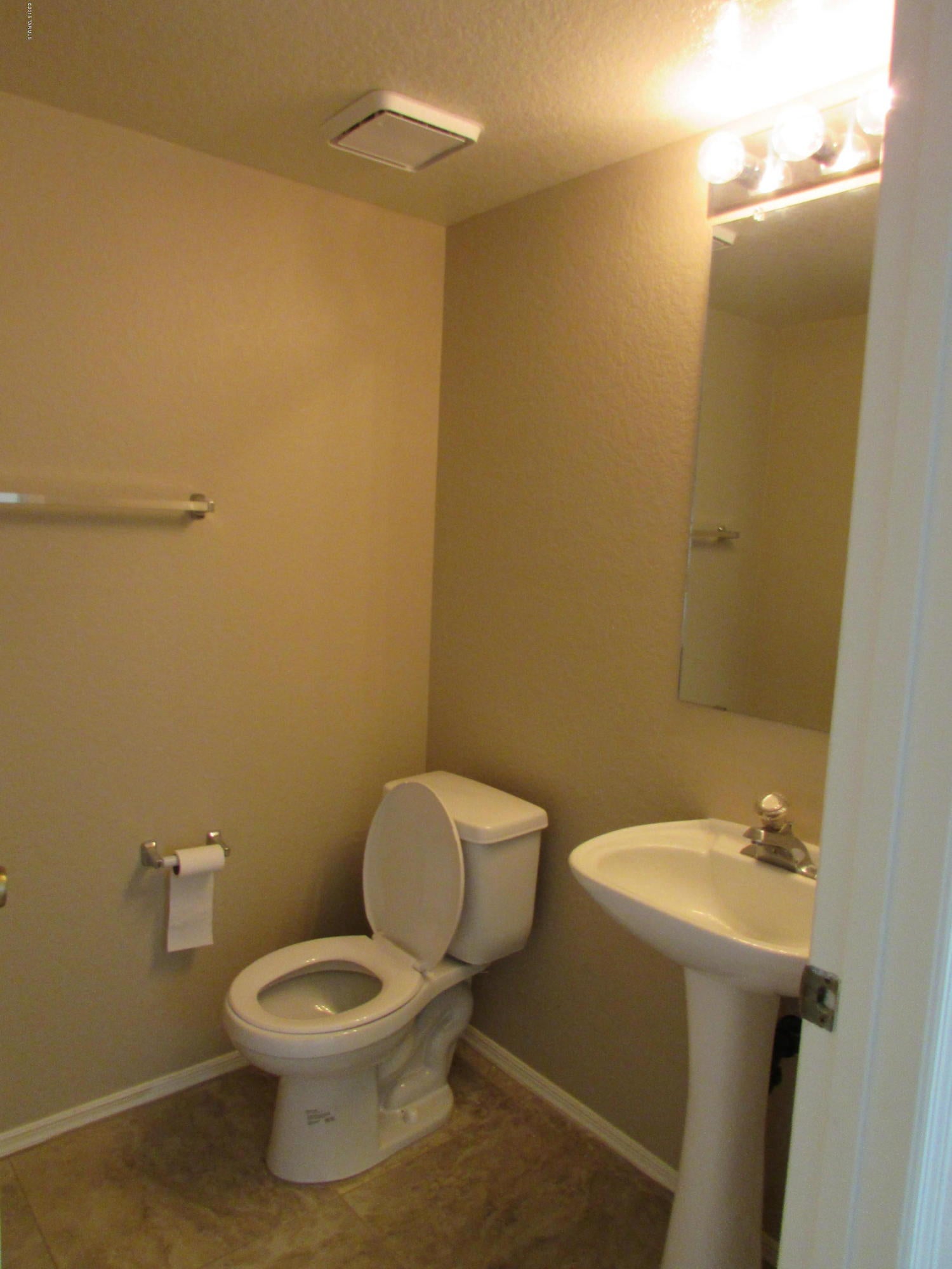 Country Club(1-221) - Residential Lease