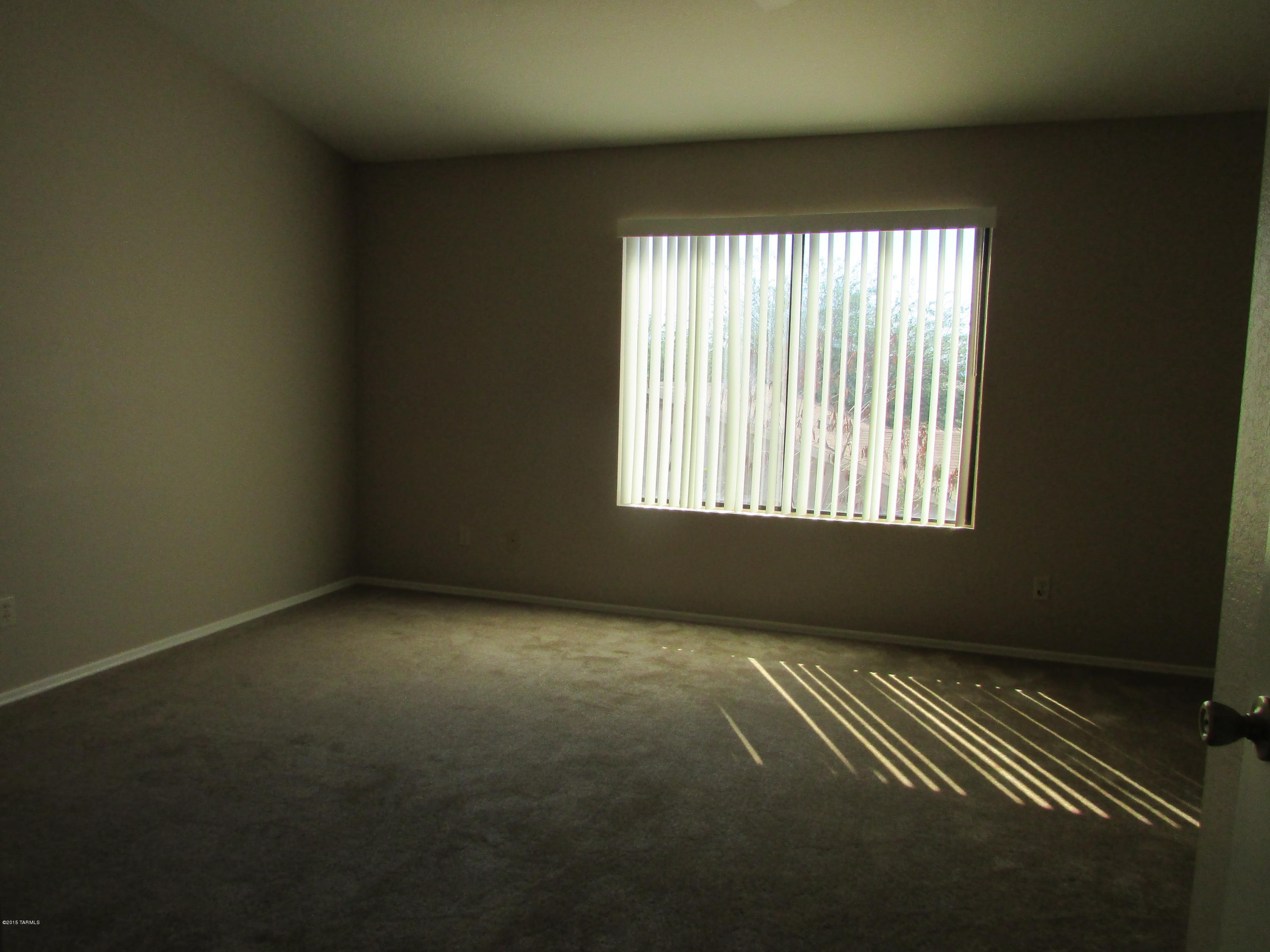 Country Club(1-221) - Residential Lease