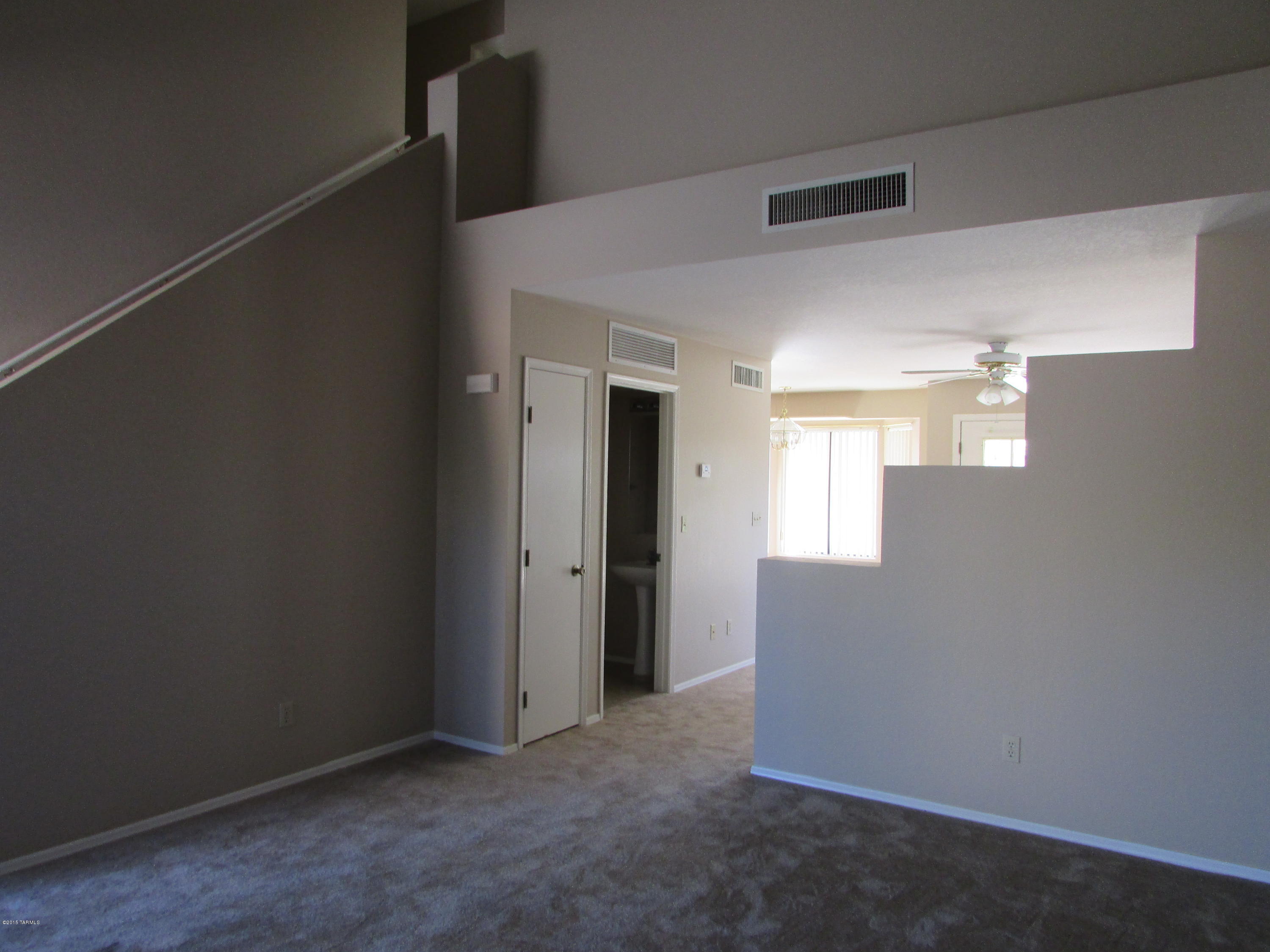 Country Club(1-221) - Residential Lease