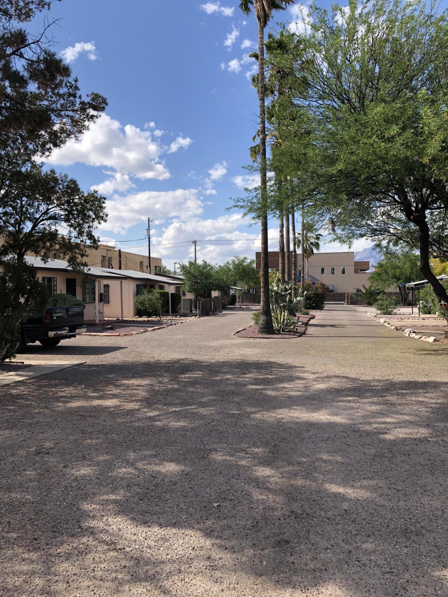 CENTRAL TUCSON!  1 bedroom casita in central gated community. Tile throughout the home.  Close to shopping and bus lines. Pets Negotiable. Tenant pays flat rate of $35 per month for water, trash and sewer. Coin operated laundry shared with other units. 
*no fenced in yard*