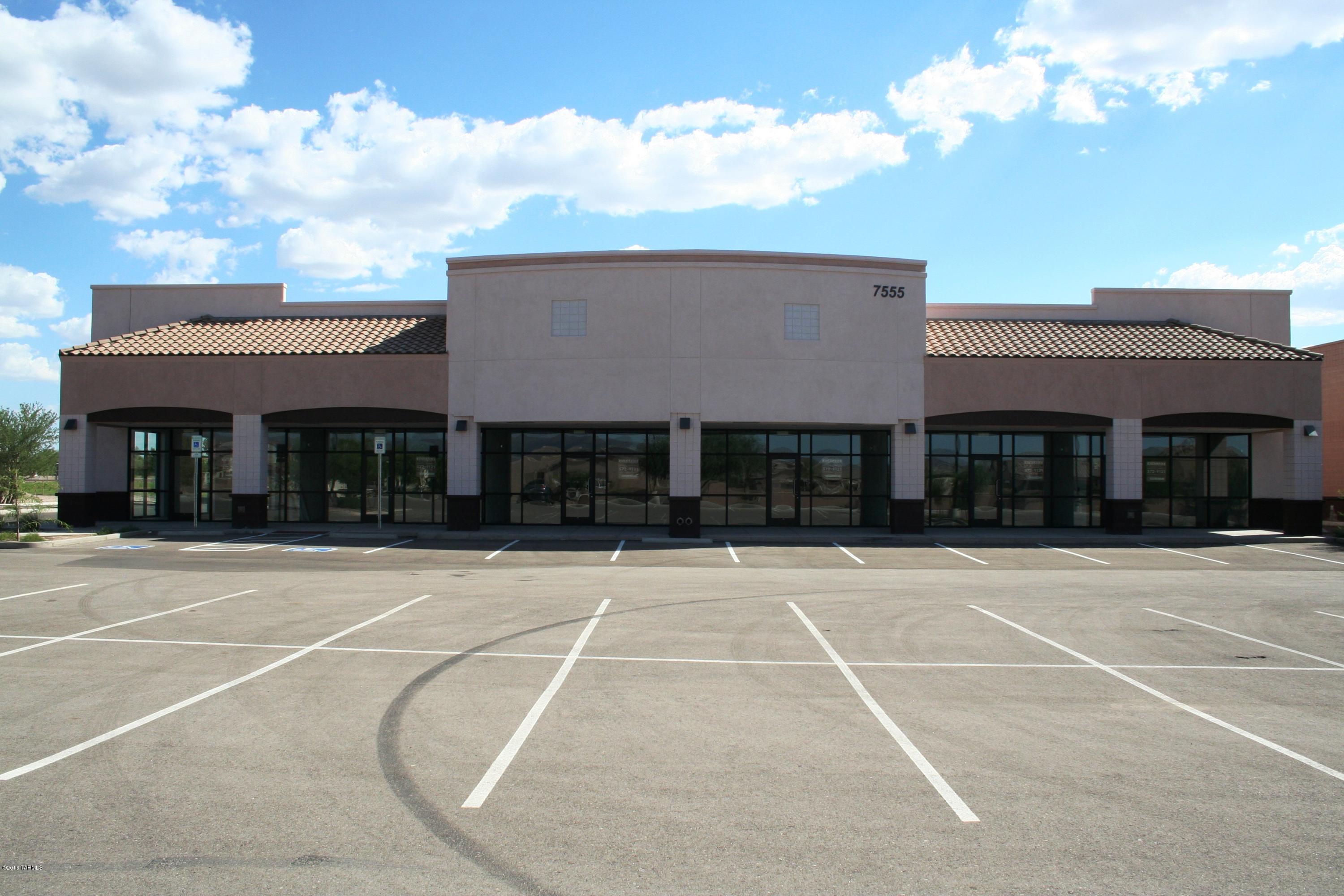 Cap Rate 7.0. New retail development on Twin Peaks Rd.two tenants- NNN Leases(tenant pays all expenses- taxes,ins, etc.). Off Tucson's newest interchange- Twin Peaks Road, Great location.Twin Peaks Rd. now connects the two largest planned communities in Northwest Tucson.  There are only two tenants for ease of management.Closest Retail Center to Tucson's new premium outlet Mall.