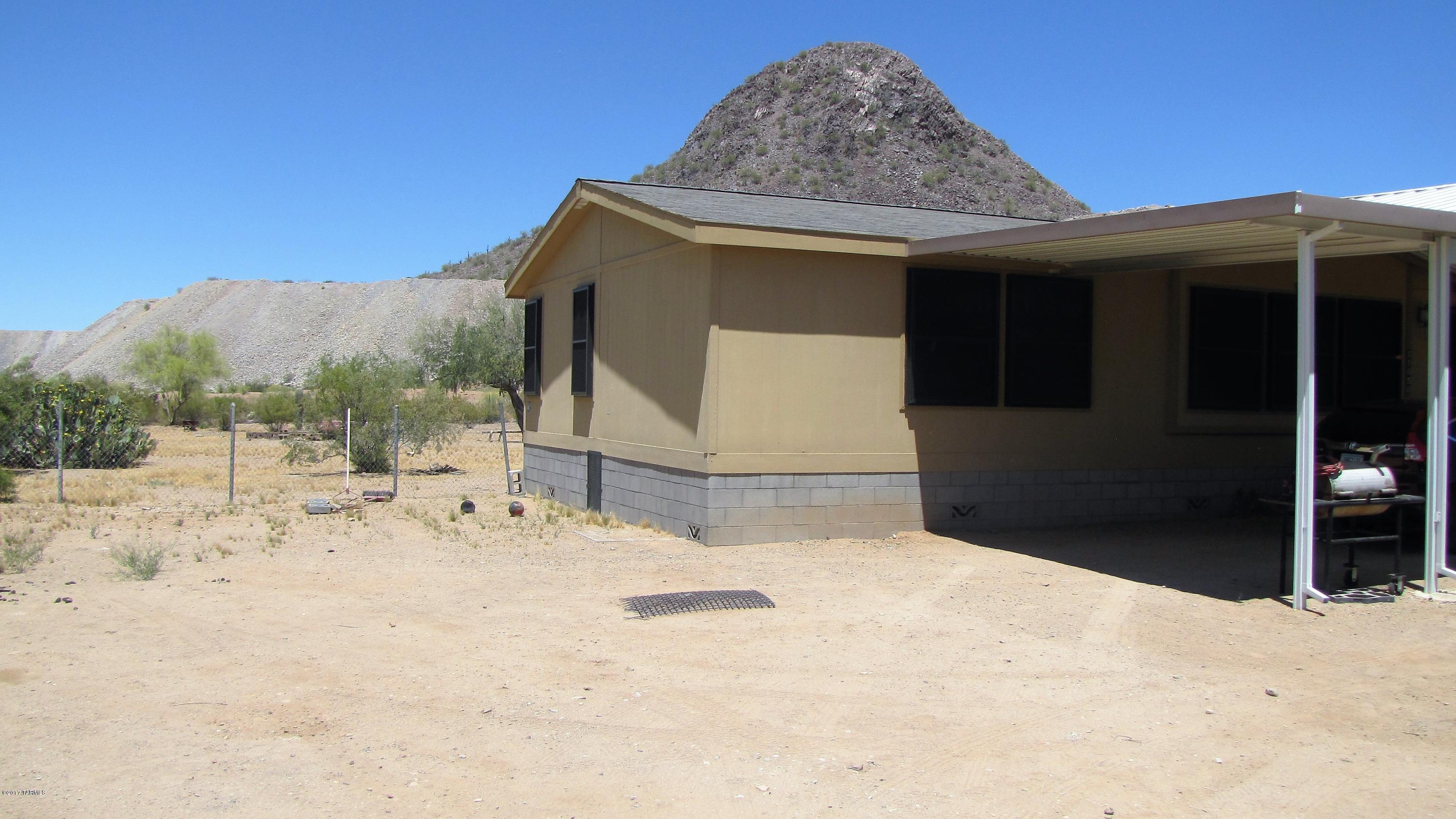 Well maintained home on one acre of useable land, with Mountain views. No neighbors in back and wooden gate entrance for added privacy. Split bedroom floor plan, spacious great room with separate dinning area, cathedral ceilings, walk in closets in all bedrooms, and security screens on all windows and doors. Many possibilities with this house, no HOA!