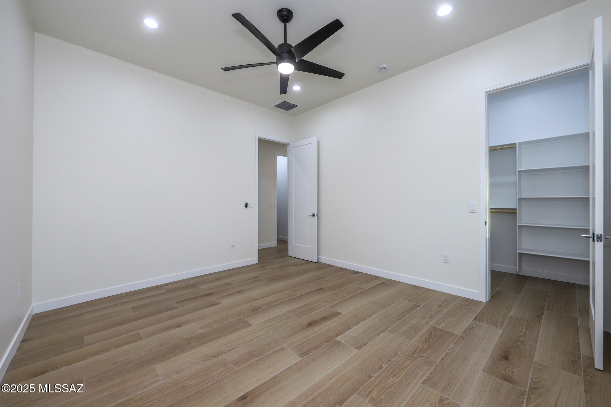Tecolote De Oro (1-14) - Residential