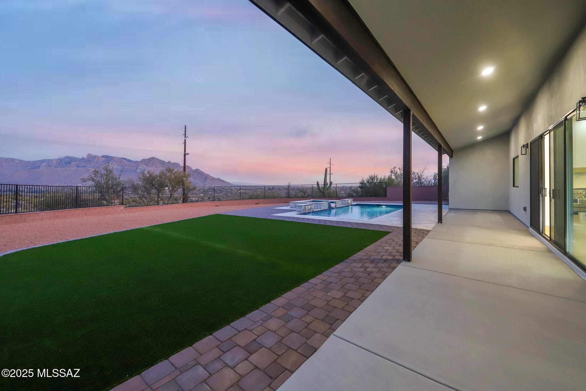 Tecolote De Oro (1-14) - Residential