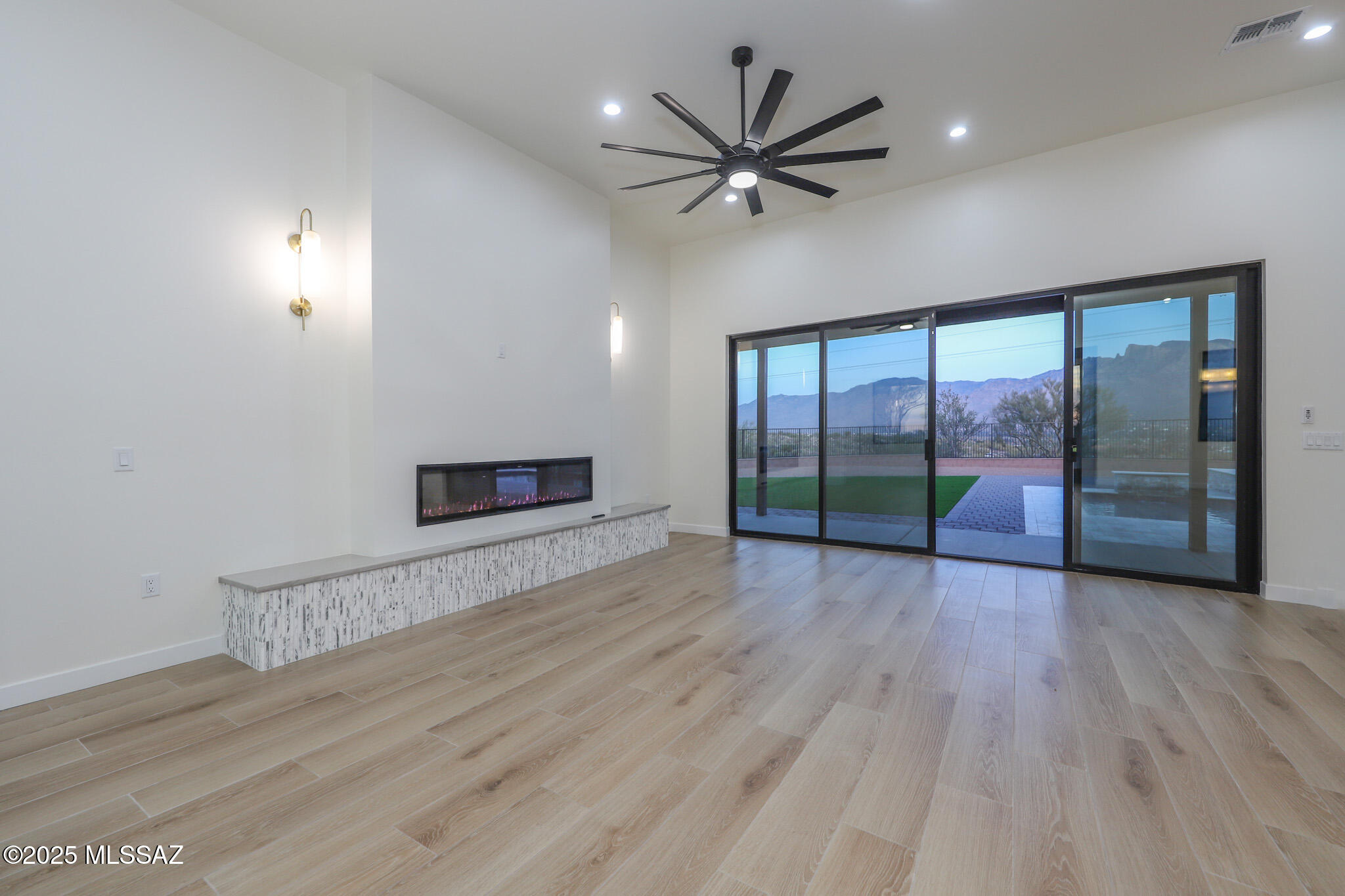 Tecolote De Oro (1-14) - Residential