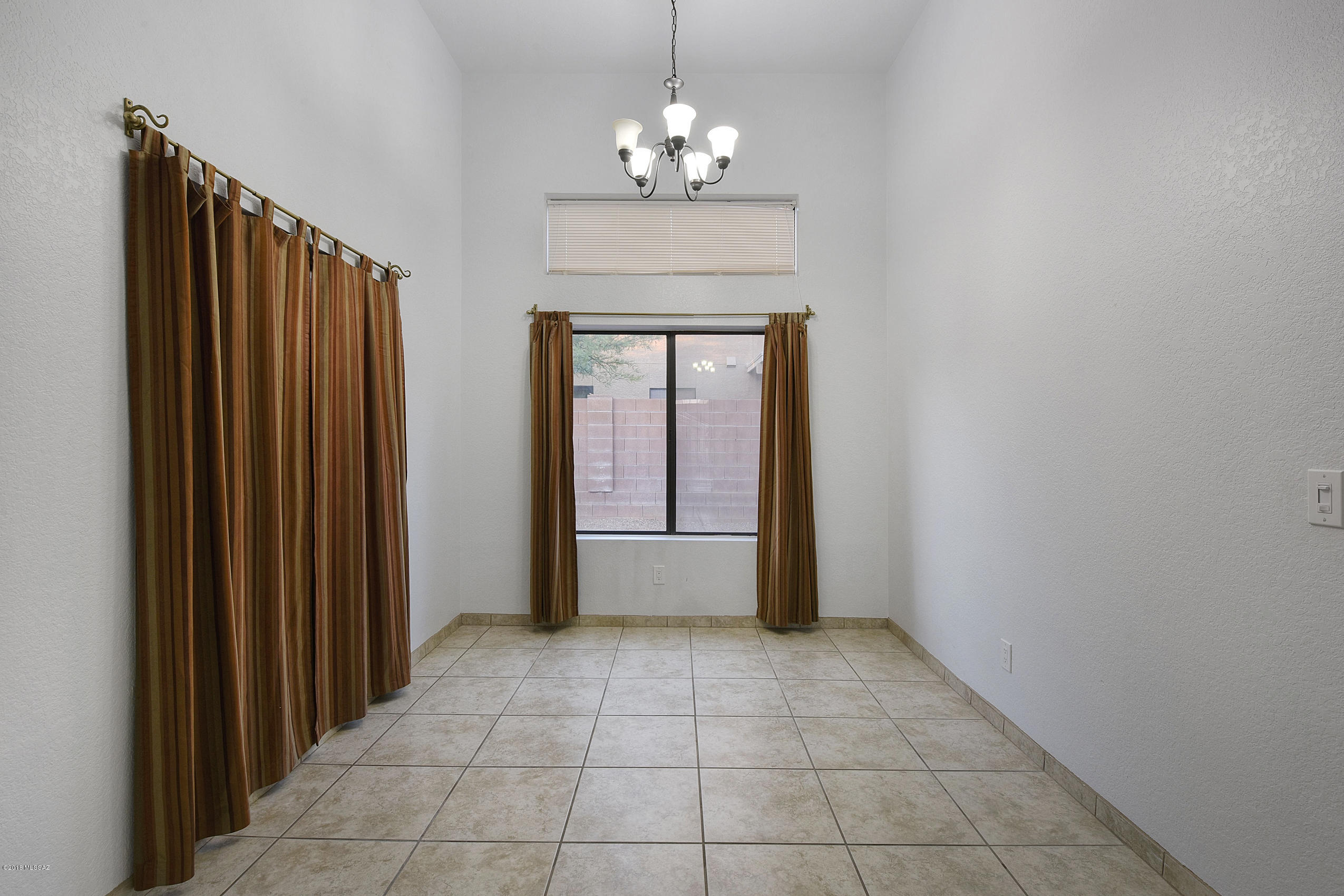 Country Club(1-221) - Residential
