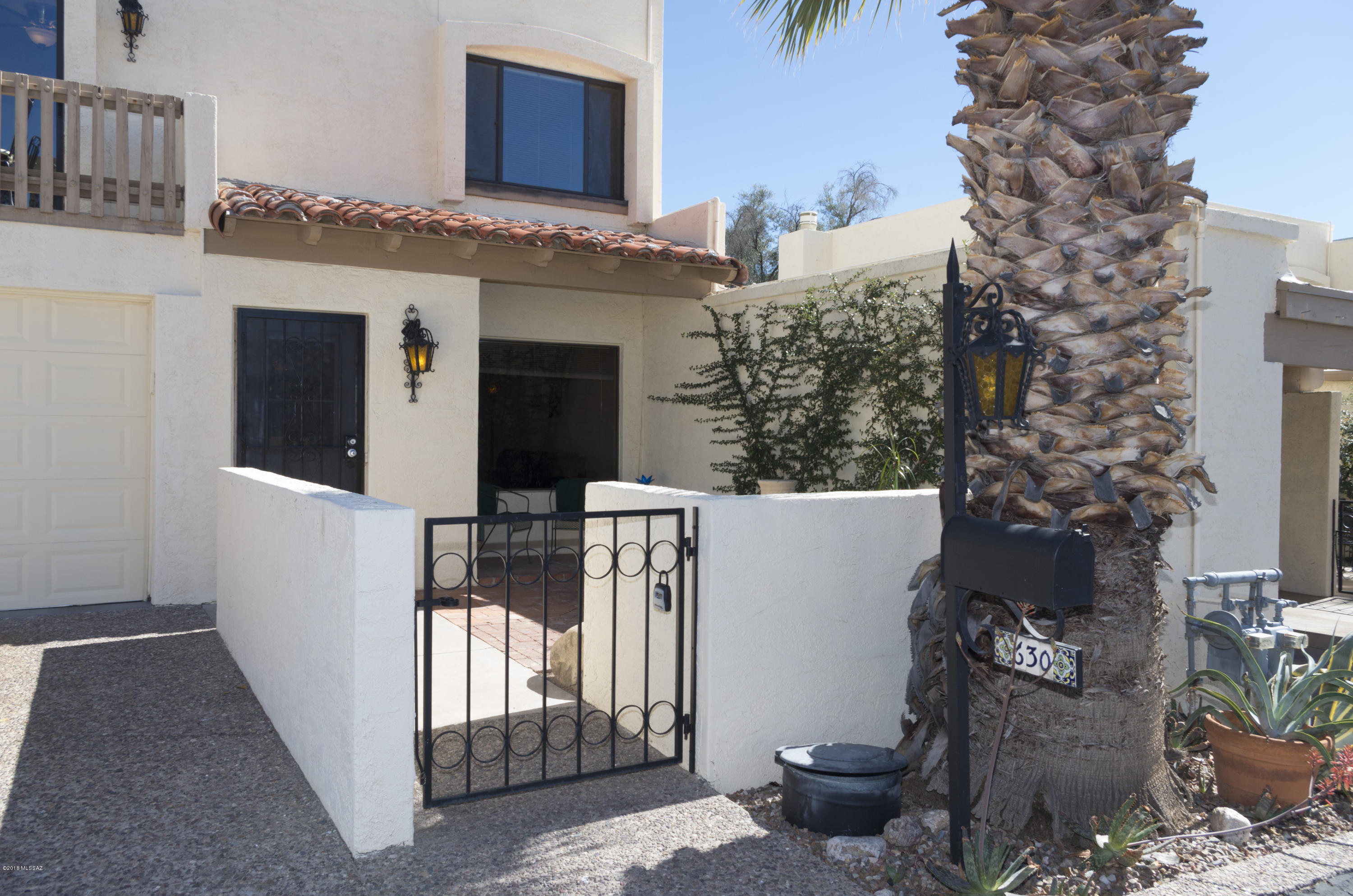 Las Primeras Lomas (1-76) - Residential