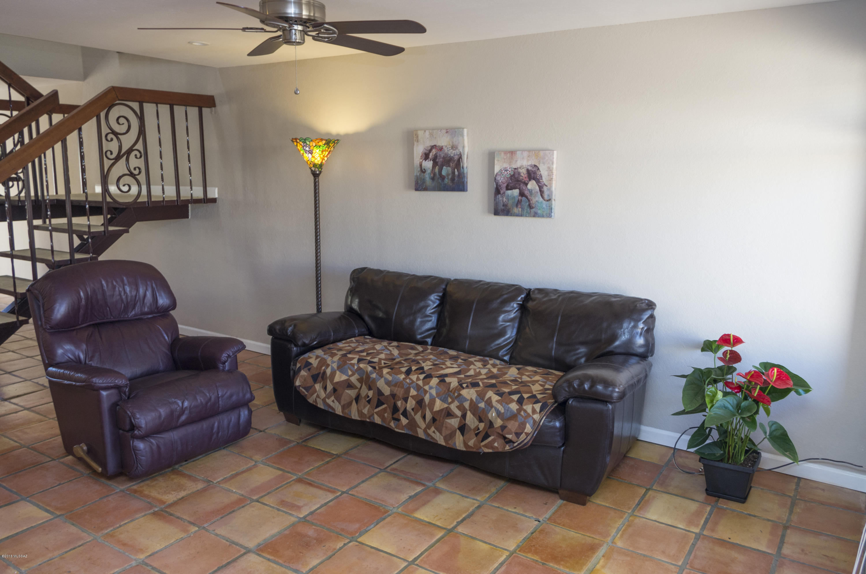 Las Primeras Lomas (1-76) - Residential