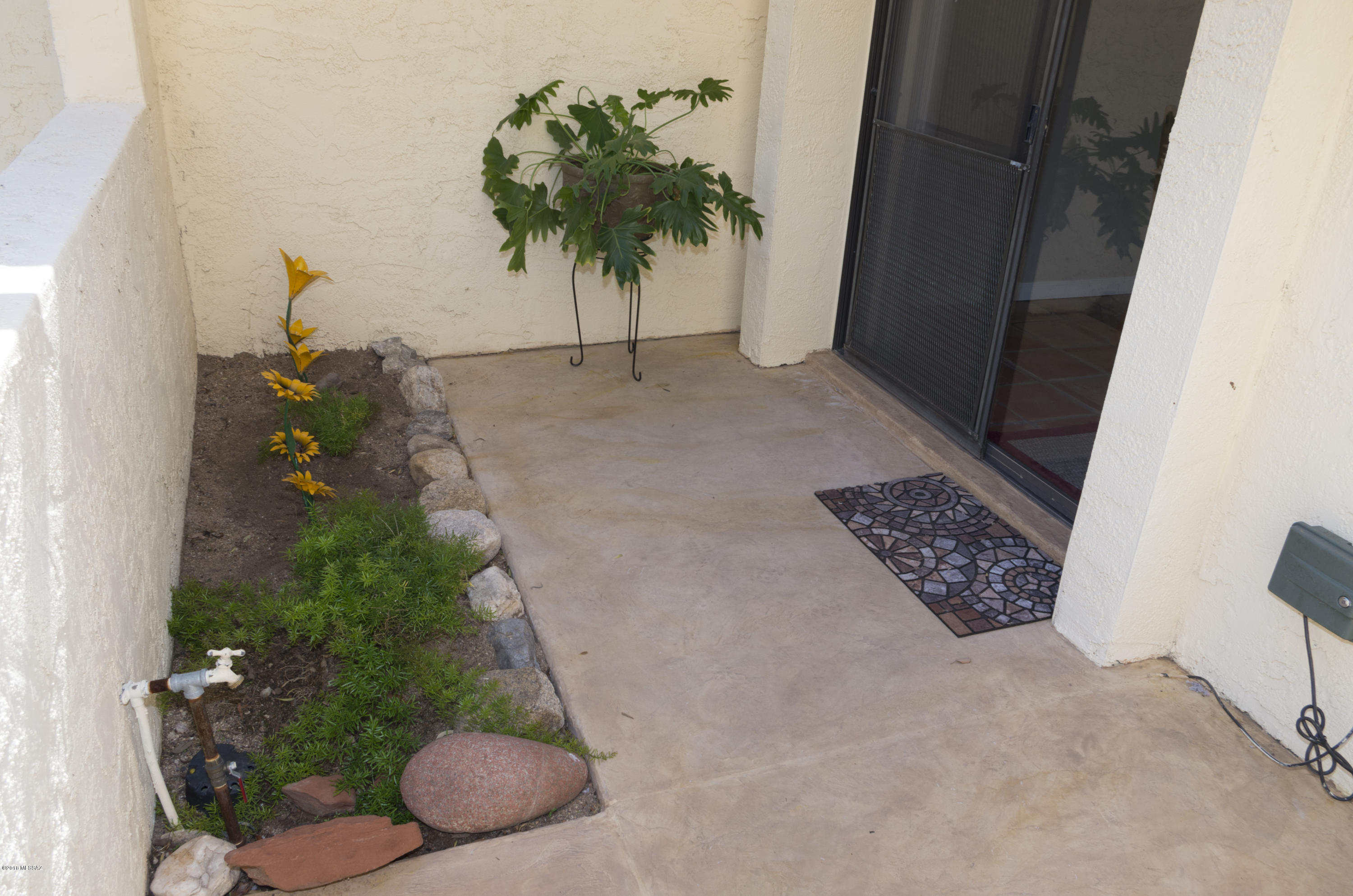 Las Primeras Lomas (1-76) - Residential