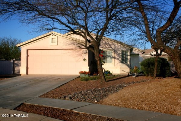 Nice Cul-de-sac home with separately entertaining area with pebble tec pool, large shaded amin yard has lawn. 
  Interior features include 3 bedrooms, office/den off living room, wood floors. Interior was just freshly painted thru- out.
  Owner pays pool service, chemicals and HOA.
  VAIL SCHOOL DISTRICT