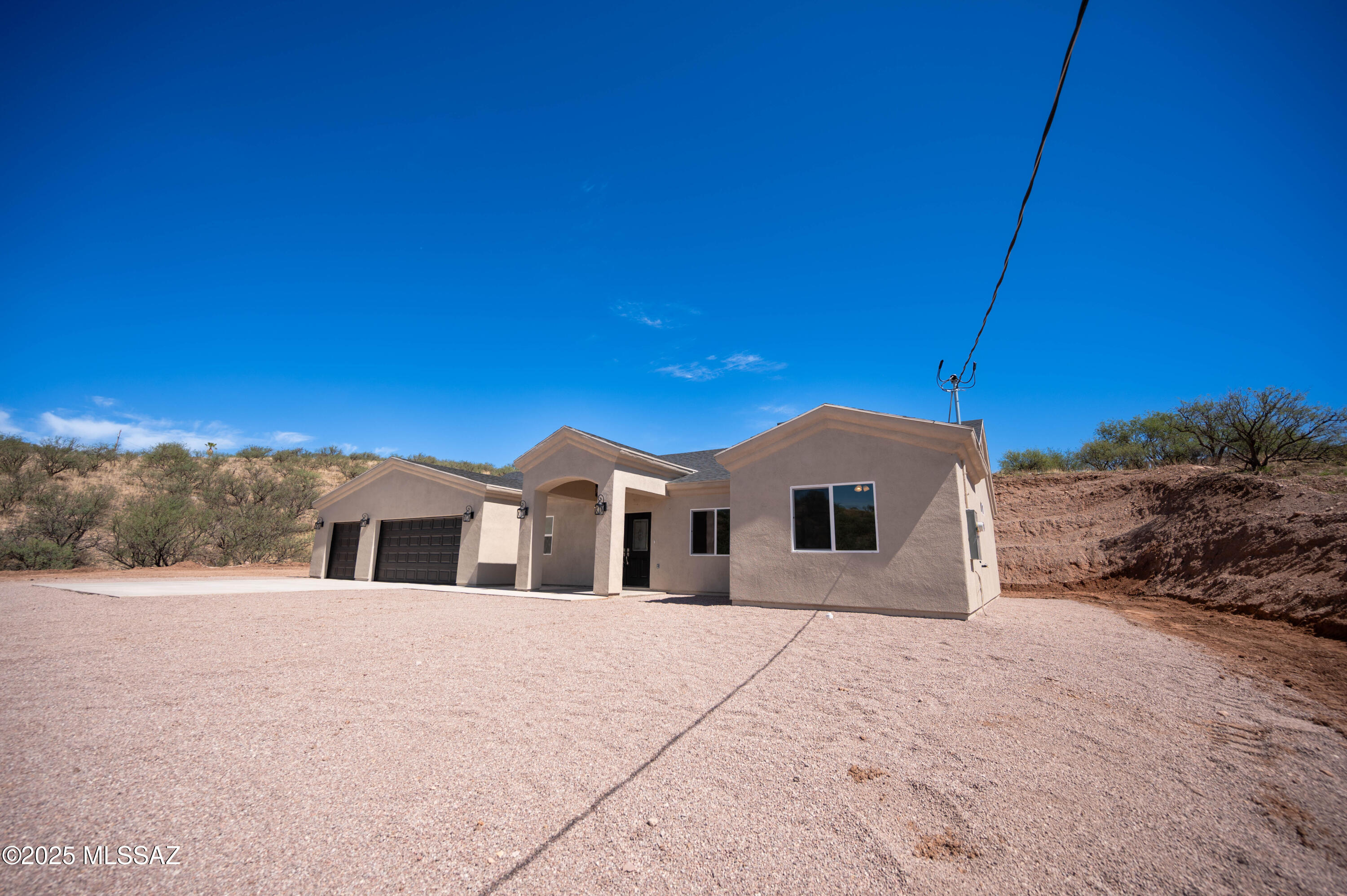 Stunning 3-Bed, 2.5-Bath Home with 3-Car Garage - Hilltop Location with Breathtaking Views!
Be the first to own this beautifully designed home, newly built in 2025. Situated atop a scenic hill, this 3-bedroom, 2.5-bathroom property offers panoramic views and modern comfort. Don't miss the opportunity to make this dream home yours!