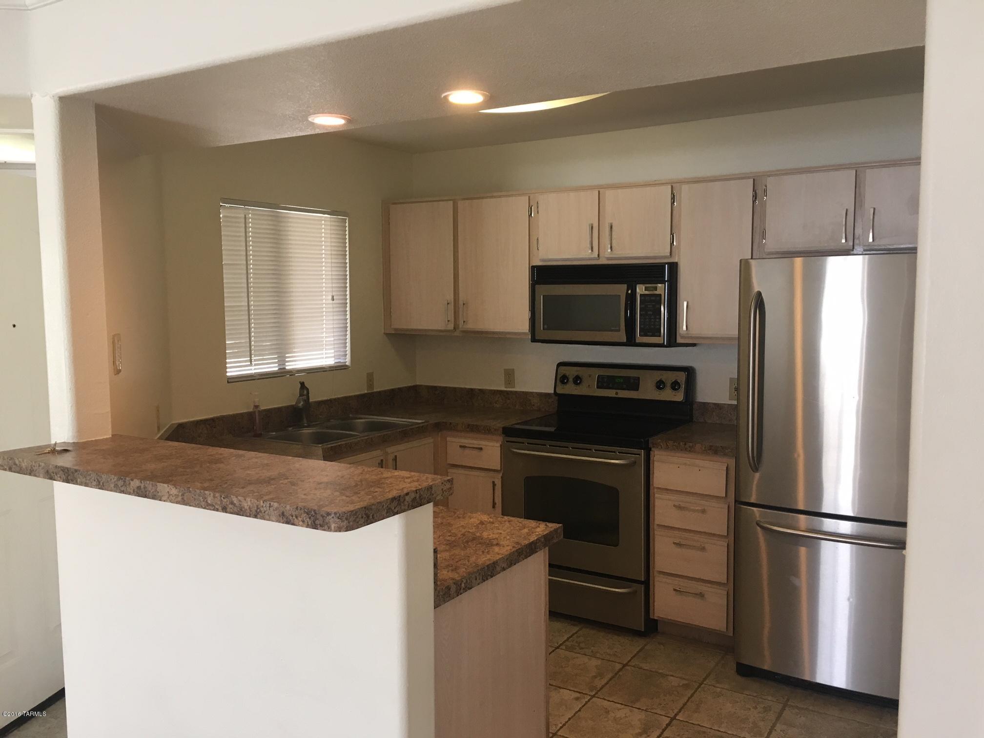 ASK ABOUT MOVE IN SPECIAL/DETAILS 

Great mountain view on first floor with tile floors and crown molding. Stainless steel kitchen appliance's along with carpet in bedroom, long mirror closet doors for walk in closet. Extra storage on patio with more storage area in condo. 2 resort style pools with fitness plus sand volleyball court plus more.
