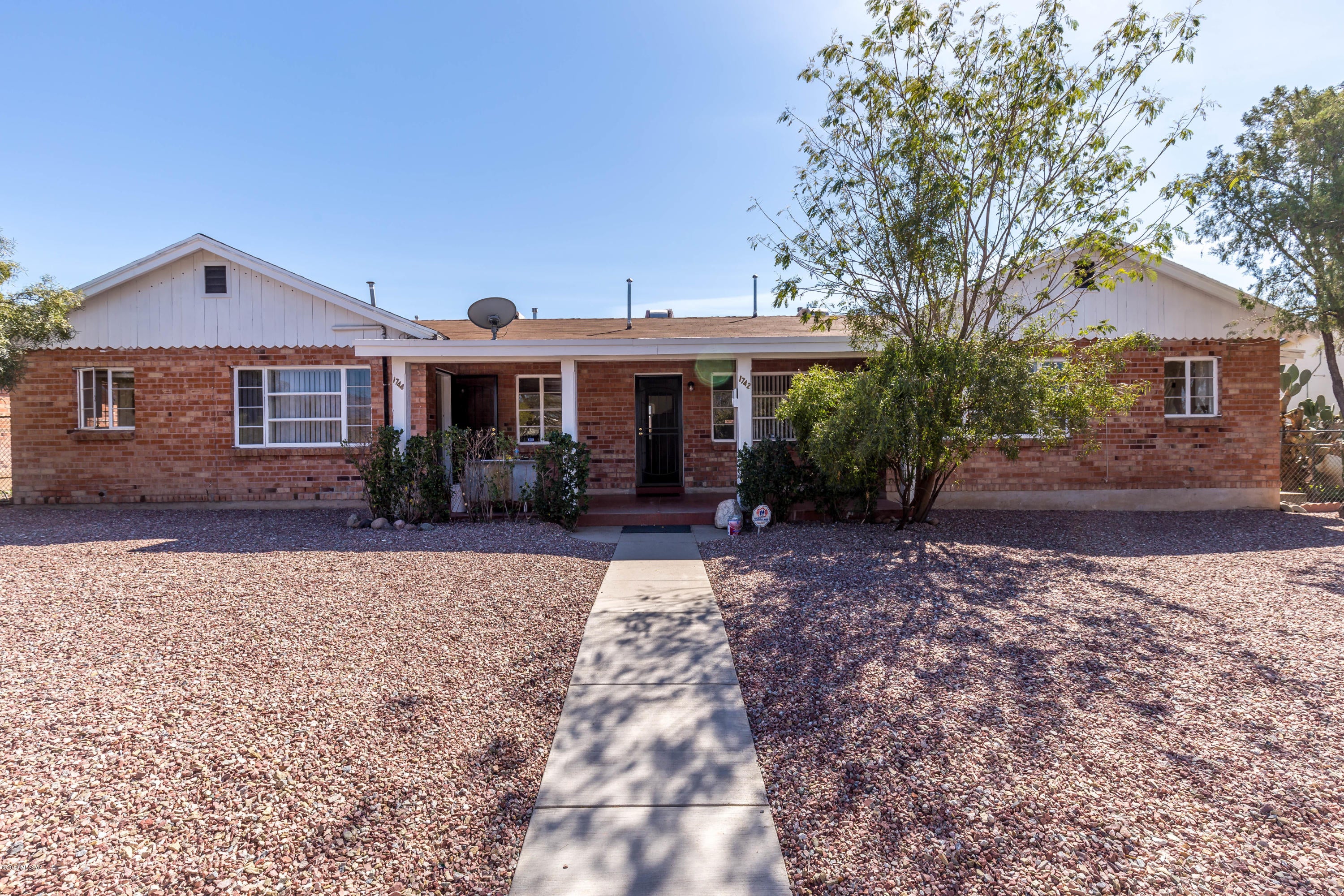 Location, Location, Location, Beautiful and bright 1 bedroom 1 bath home walking distance to the U of A. Freshly painted, easy care concrete floors. Gas stove, washer dryer hookup, spacious shared yard. Water, trash and sewer included in rent. Tenant pays Electric and gas. Call or text Angie Pena 520-331-1194 for your viewing